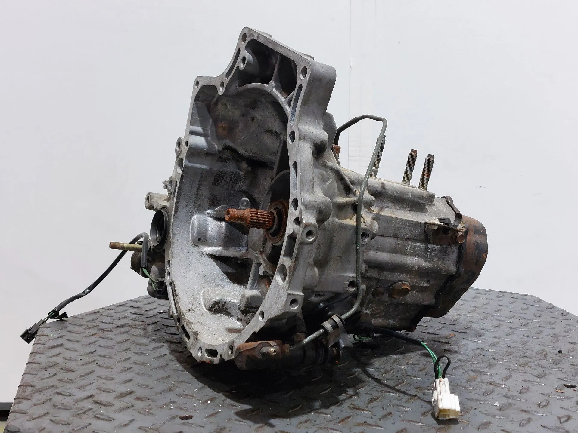 Caixa de velocidades manual MAZDA 323 F V (BA) Imagem-1