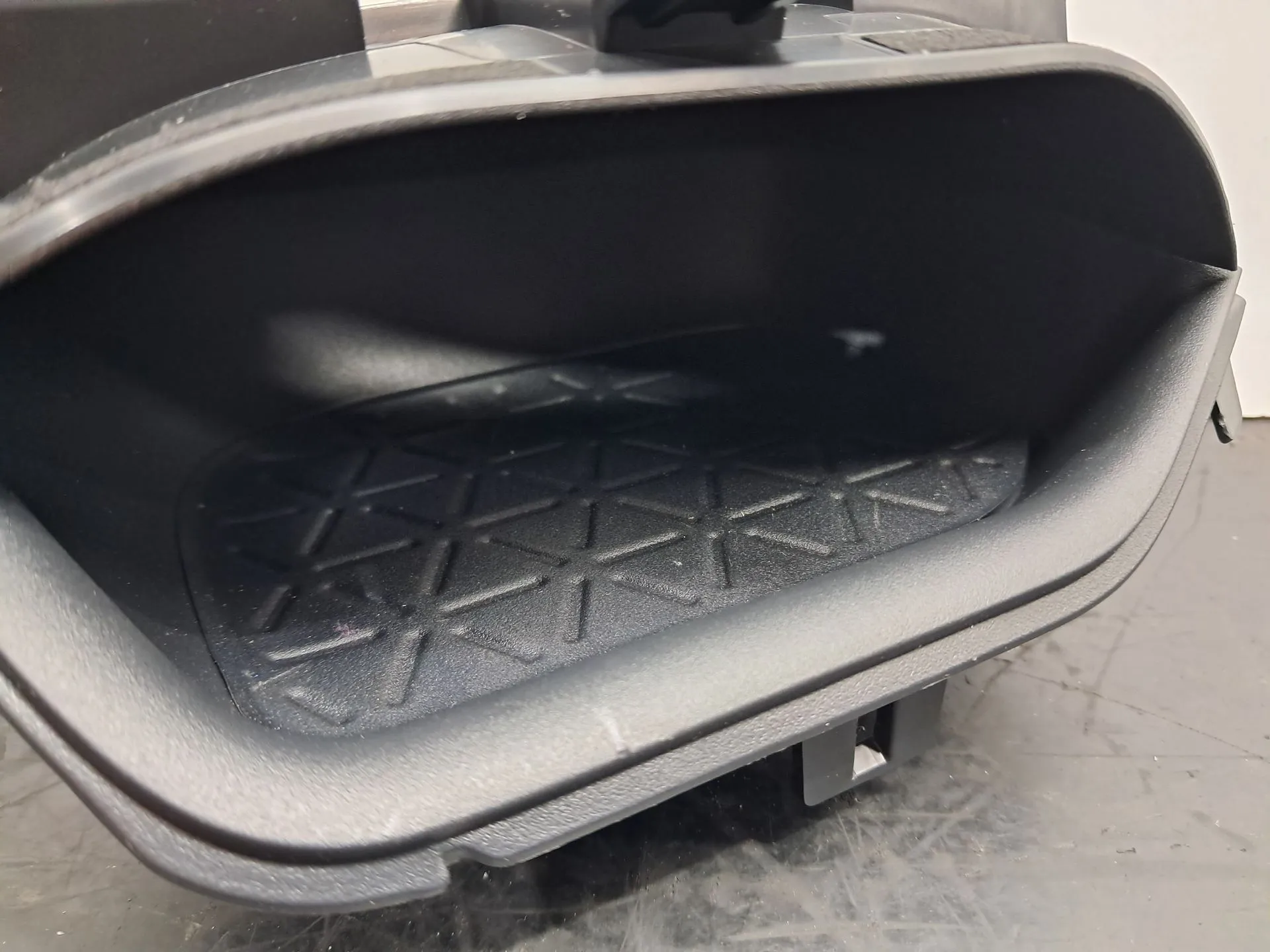 Porta luvas TOYOTA RAV4 V (_A5_, _H5_) Imagem-1