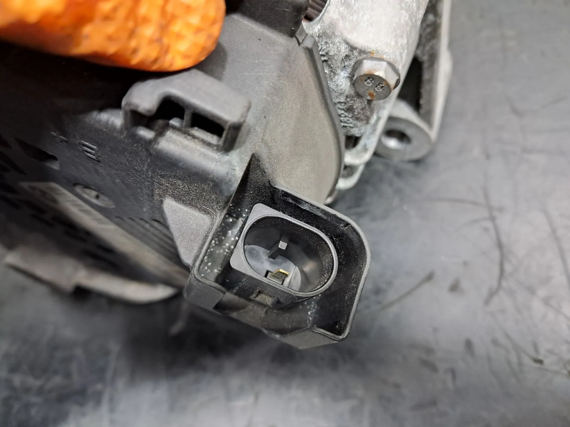 Alternador BMW 3 Cabriolet (E93) Imagem-4
