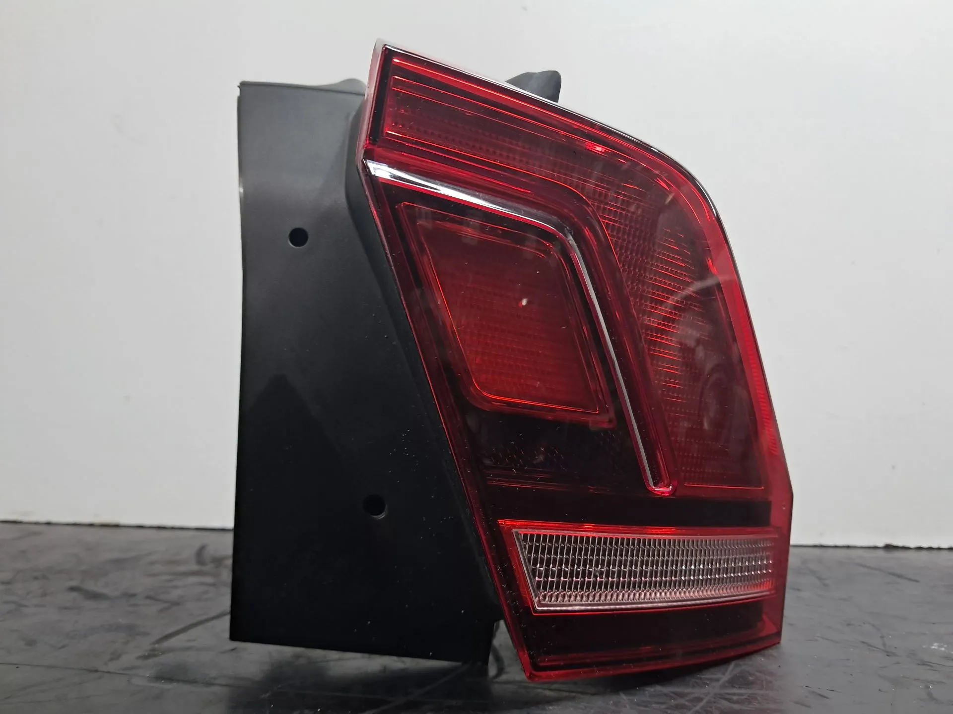 Feu arrière Droite VOLKSWAGEN Tiguan (AD1, AX1) Imagem-1