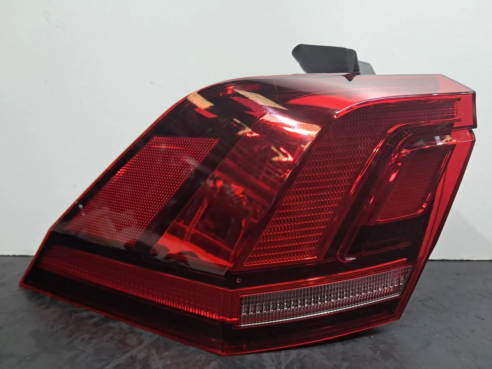 Fanale Sinistro VOLKSWAGEN Tiguan (AD1, AX1)
