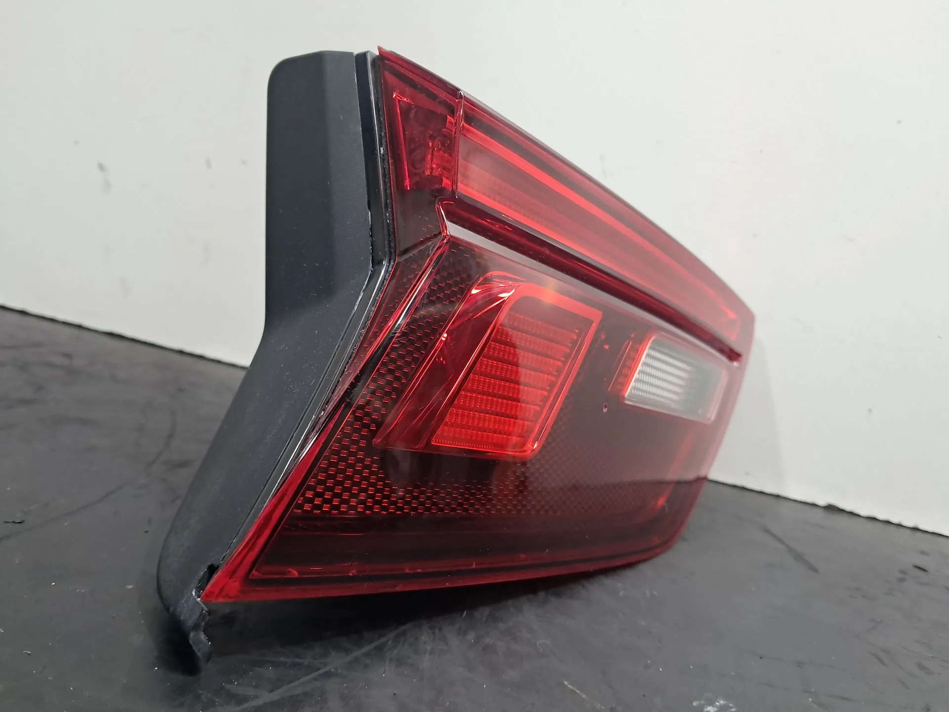 Left Tailgate light  VOLKSWAGEN Tiguan (AD1, AX1) Imagem-1