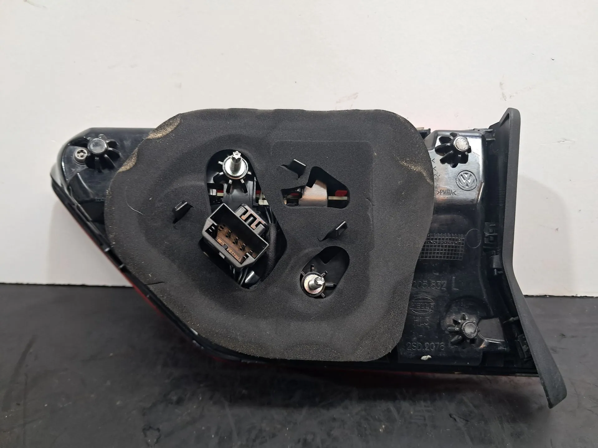 Left Tailgate light  VOLKSWAGEN Tiguan (AD1, AX1) Imagem-2