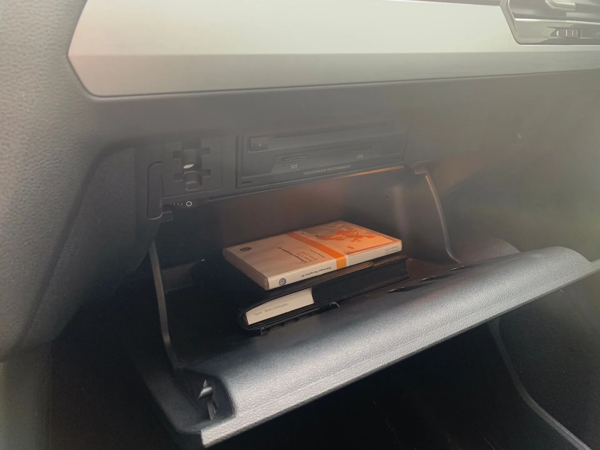 Porta luvas VOLKSWAGEN Tiguan (AD1, AX1) Imagem-1