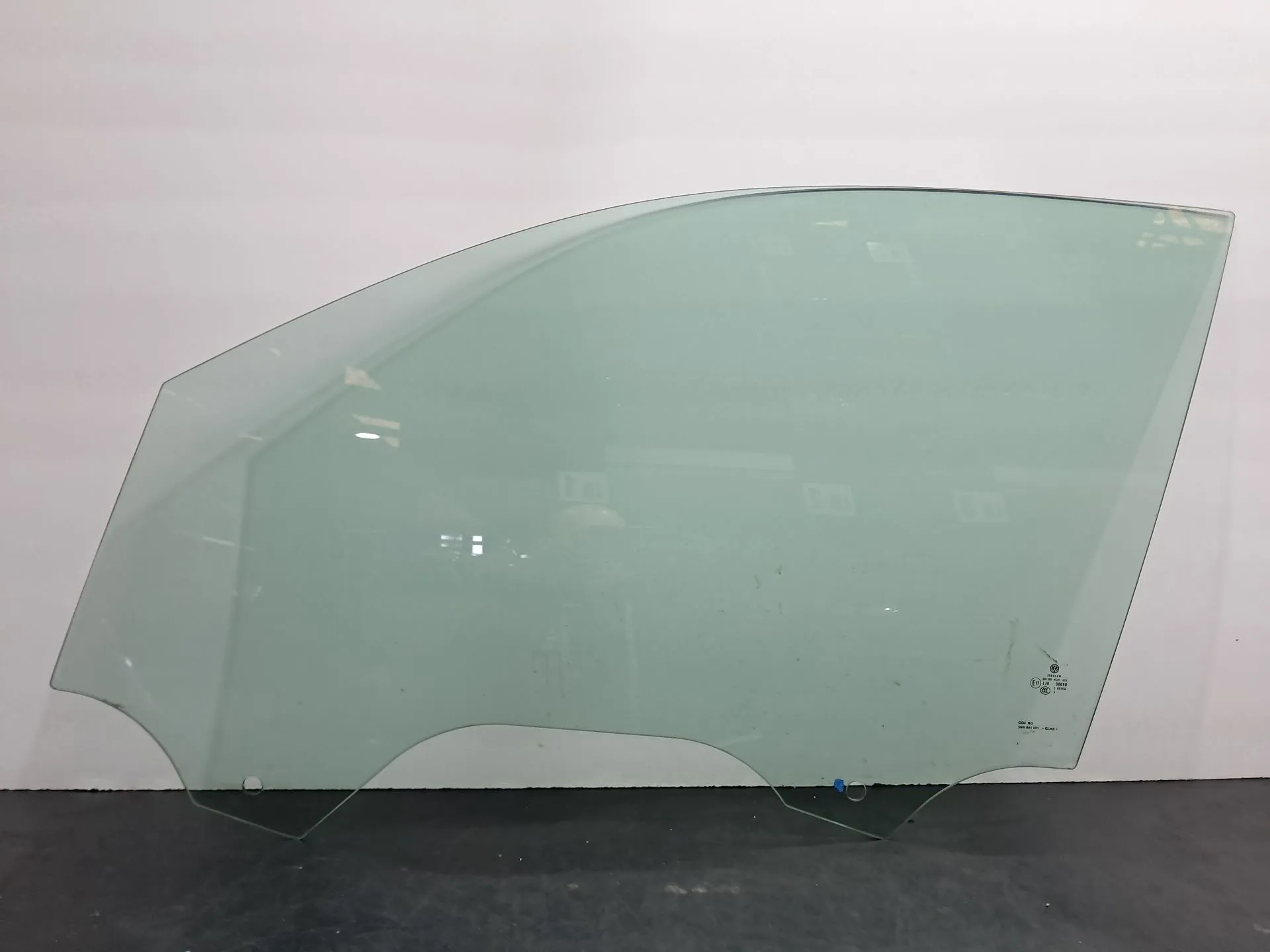 Vitre porte avant gauche VOLKSWAGEN Tiguan (AD1, AX1)