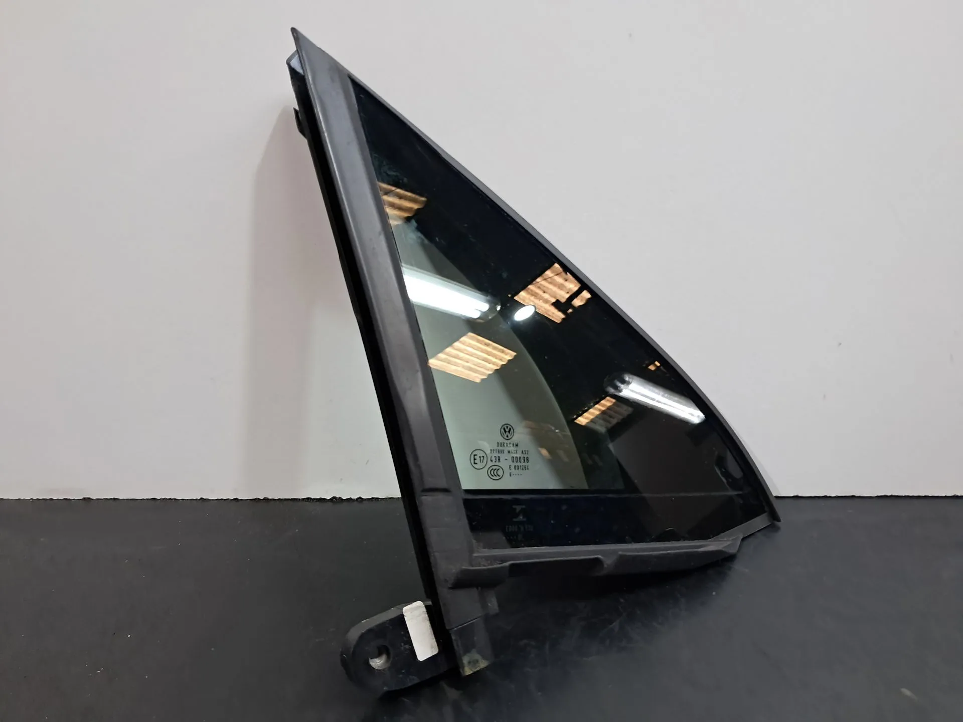 Vidro triangular frente direito VOLKSWAGEN Tiguan (AD1, AX1)