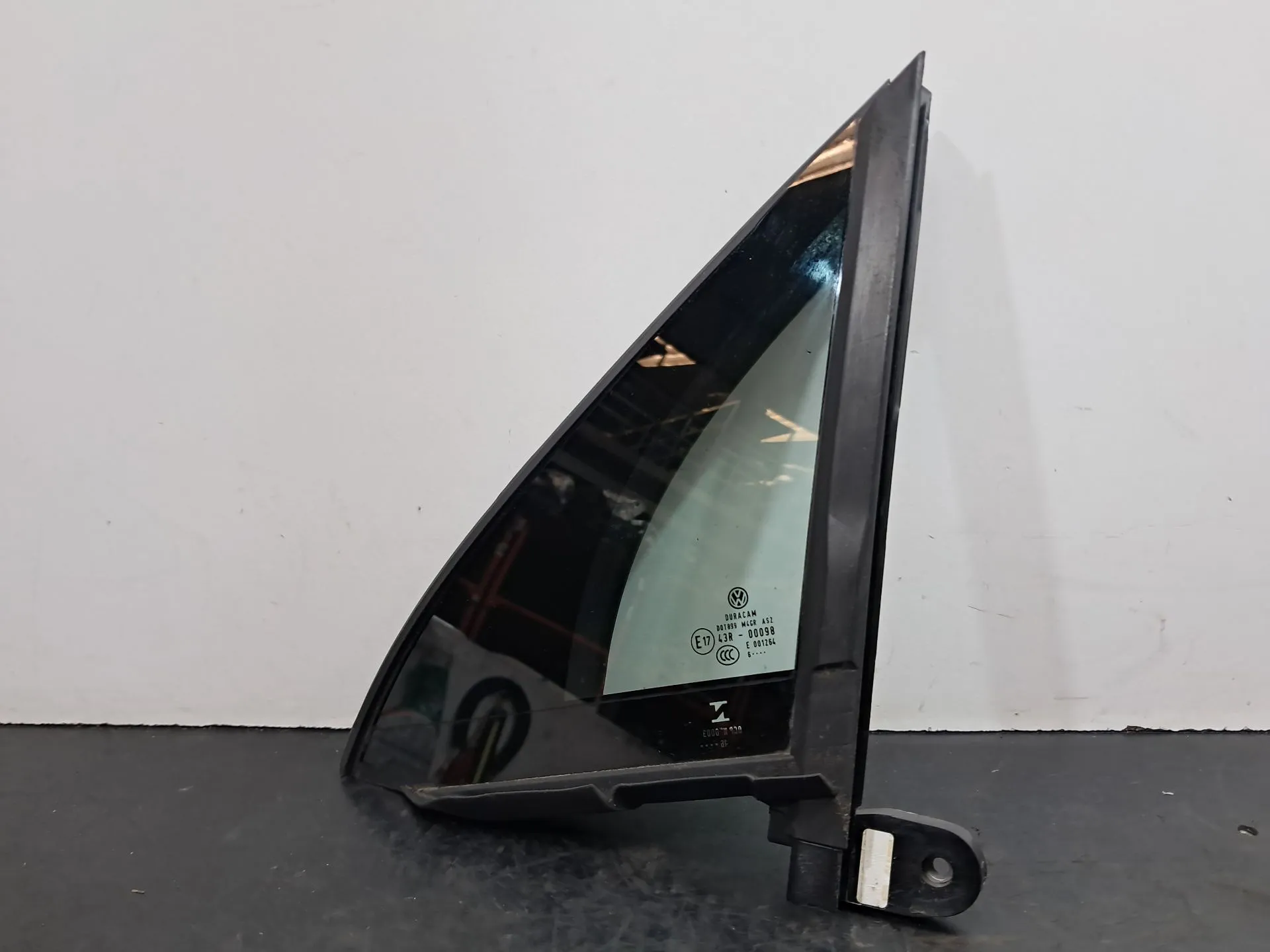 Vidro triangular frente esquerdo VOLKSWAGEN Tiguan (AD1, AX1)