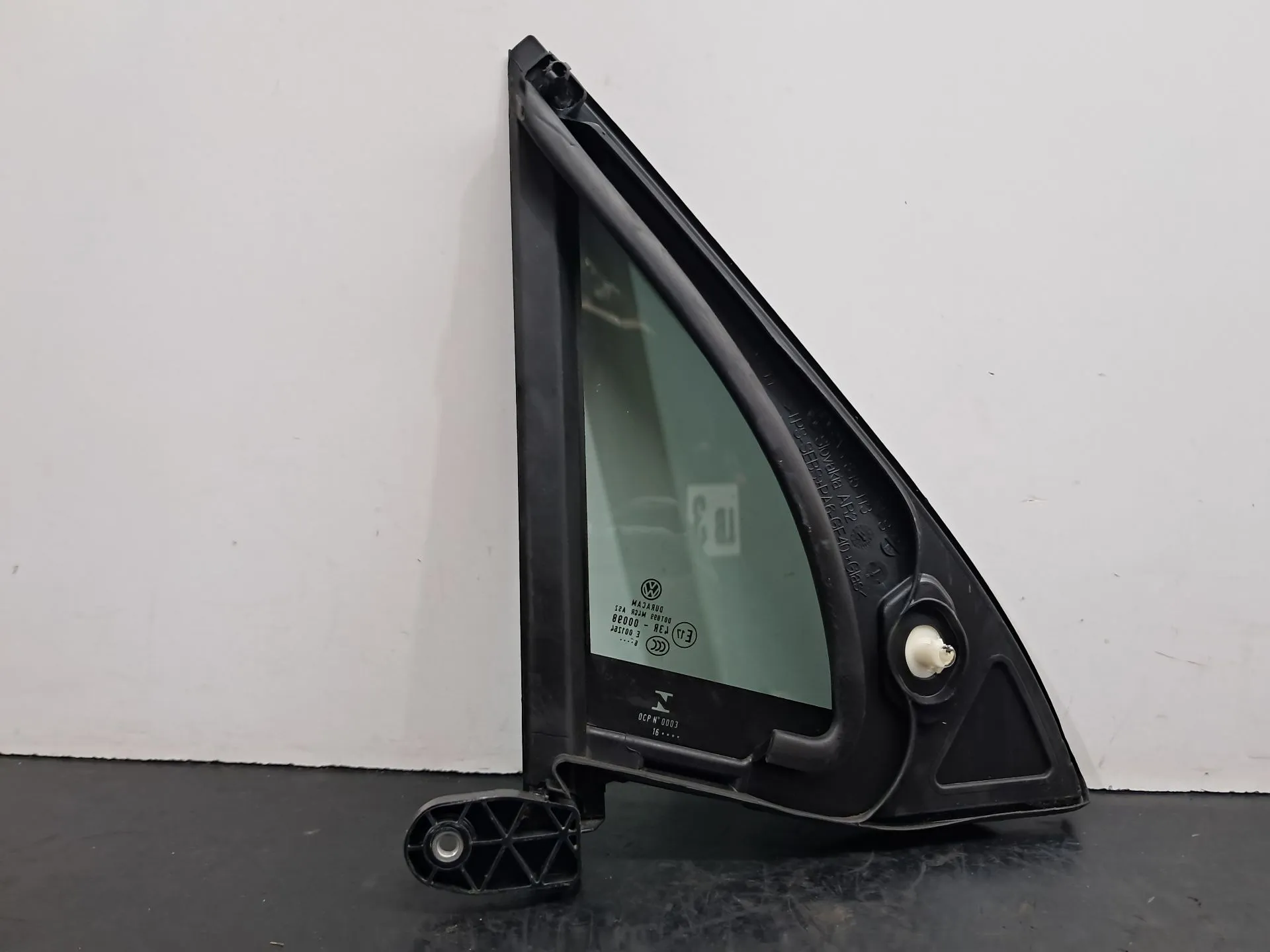 Left front triangle window VOLKSWAGEN Tiguan (AD1, AX1) Imagem-2