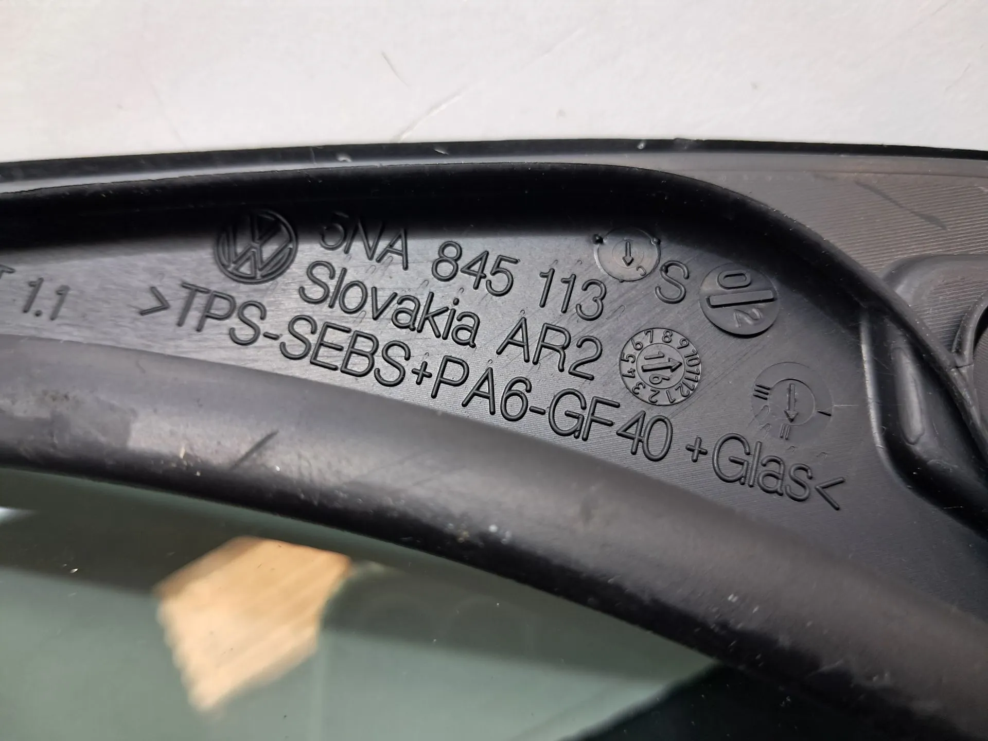 Left front triangle window VOLKSWAGEN Tiguan (AD1, AX1) Imagem-3