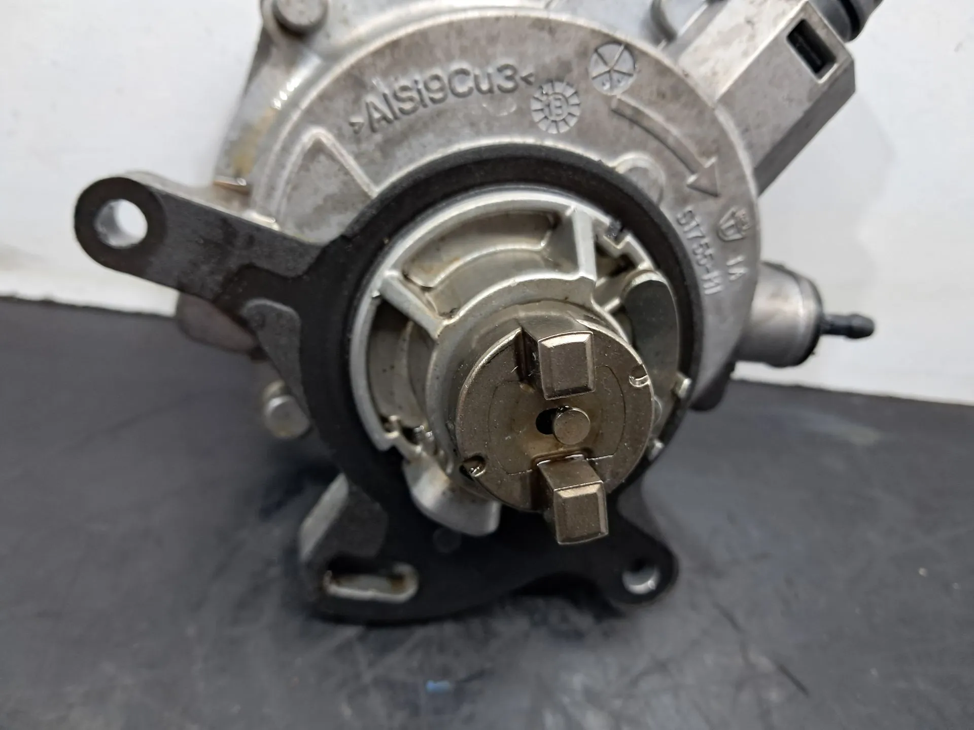 Depressor dos travões / bomba de vácuo FORD Focus III Imagem-1