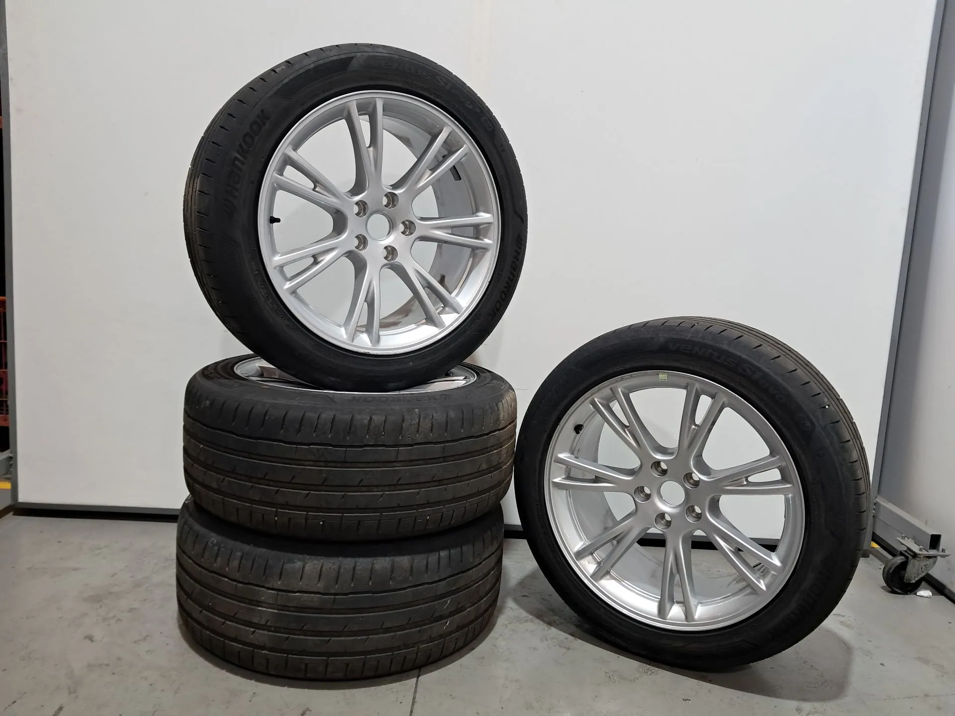 Set di cerchi TESLA Model Y (5YJY) Imagem-0