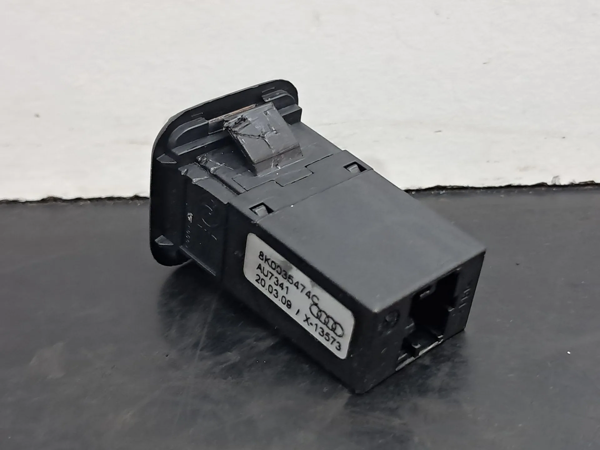 Módulo USB / AUX / IPOD AUDI A4 Allroad (8KH, B8) Imagem-1