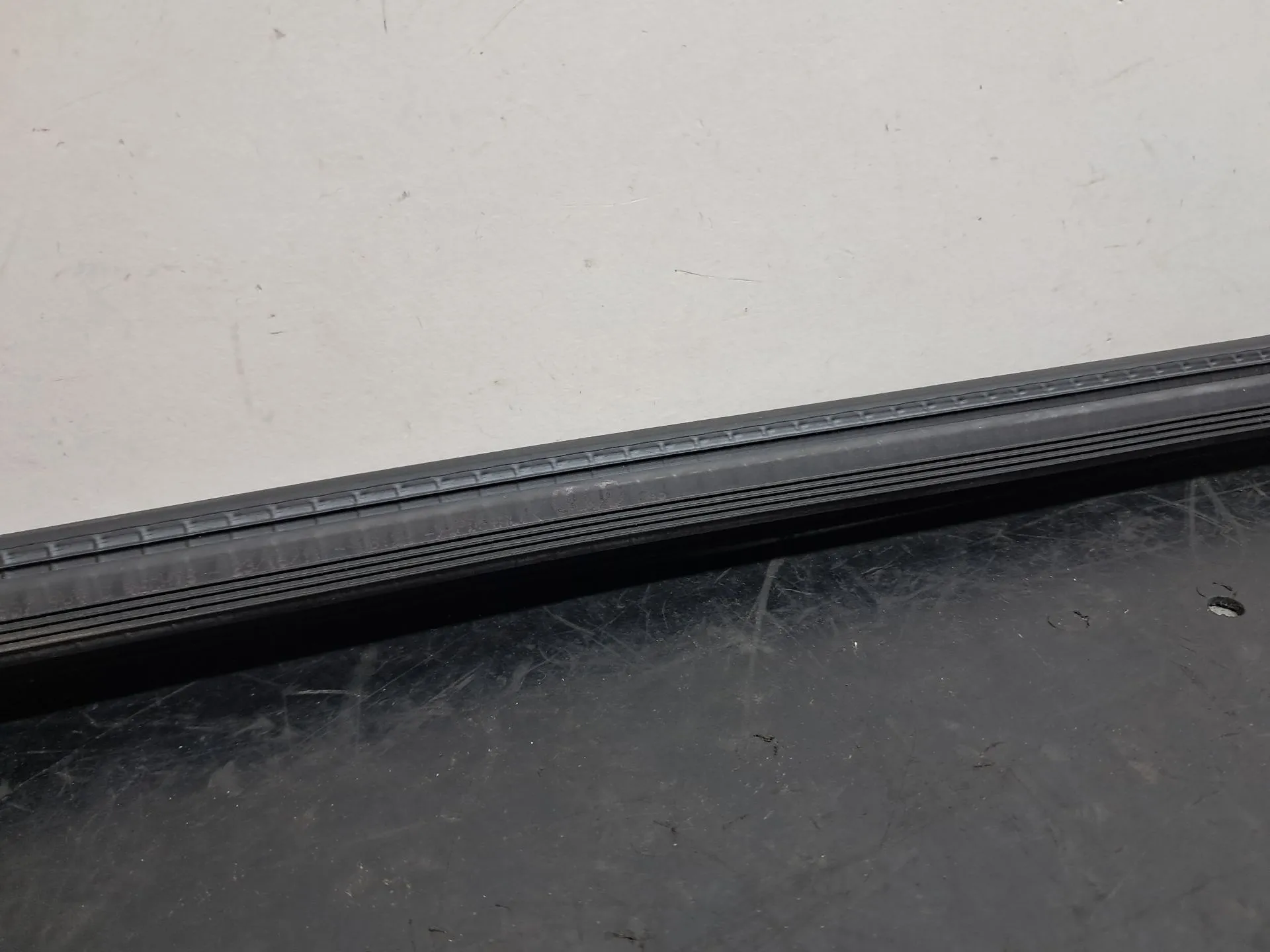 Raspador Vidrio de Puerta Delantera Derecha AUDI A4 Allroad (8KH, B8) Imagem-3