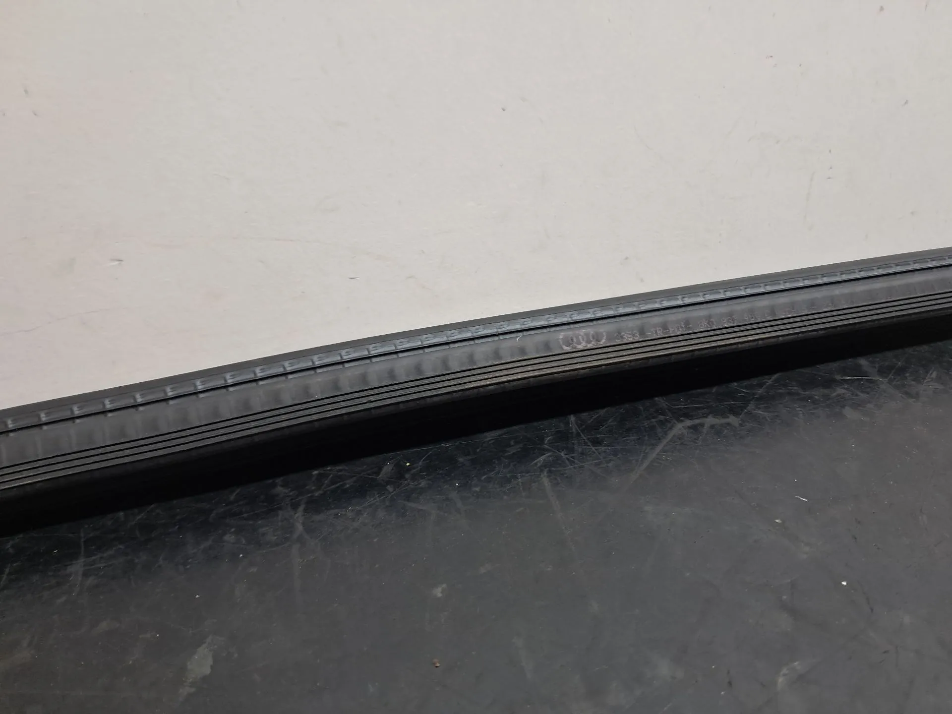 Raspador Vidrio de Puerta Delantera Derecha AUDI A4 Allroad (8KH, B8) Imagem-2