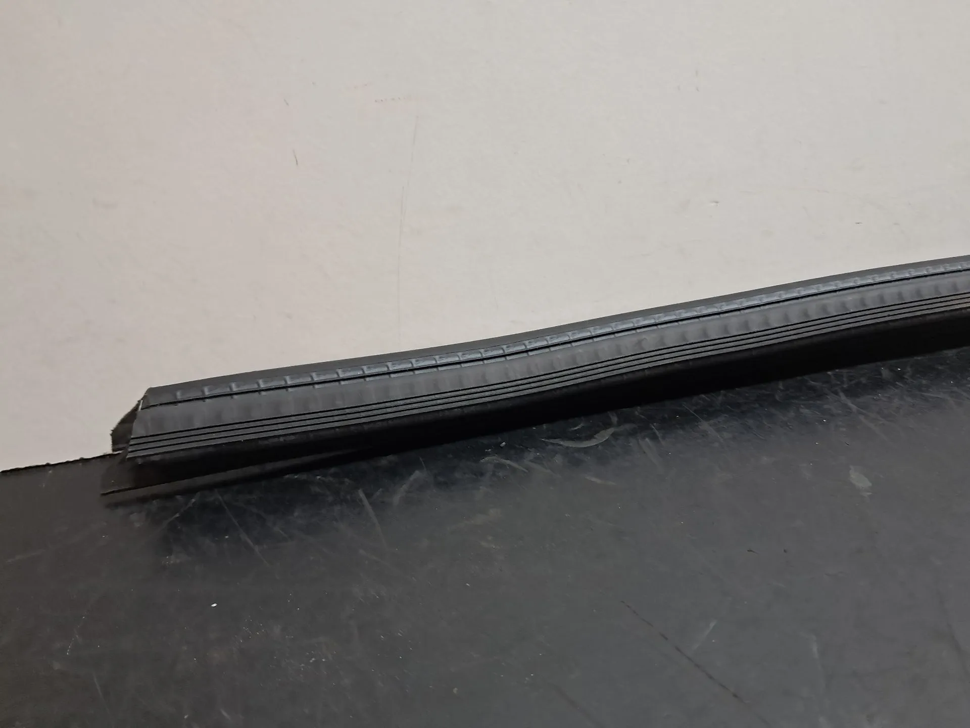Raspador Vidrio de Puerta Delantera Derecha AUDI A4 Allroad (8KH, B8) Imagem-1