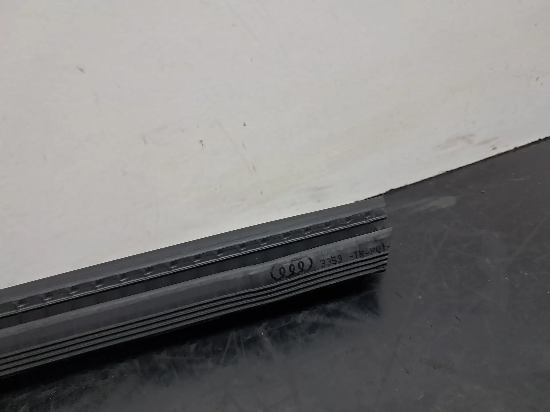 Raspador Vidrio de Puerta Delantera Derecha AUDI A4 Allroad (8KH, B8) Imagem-5