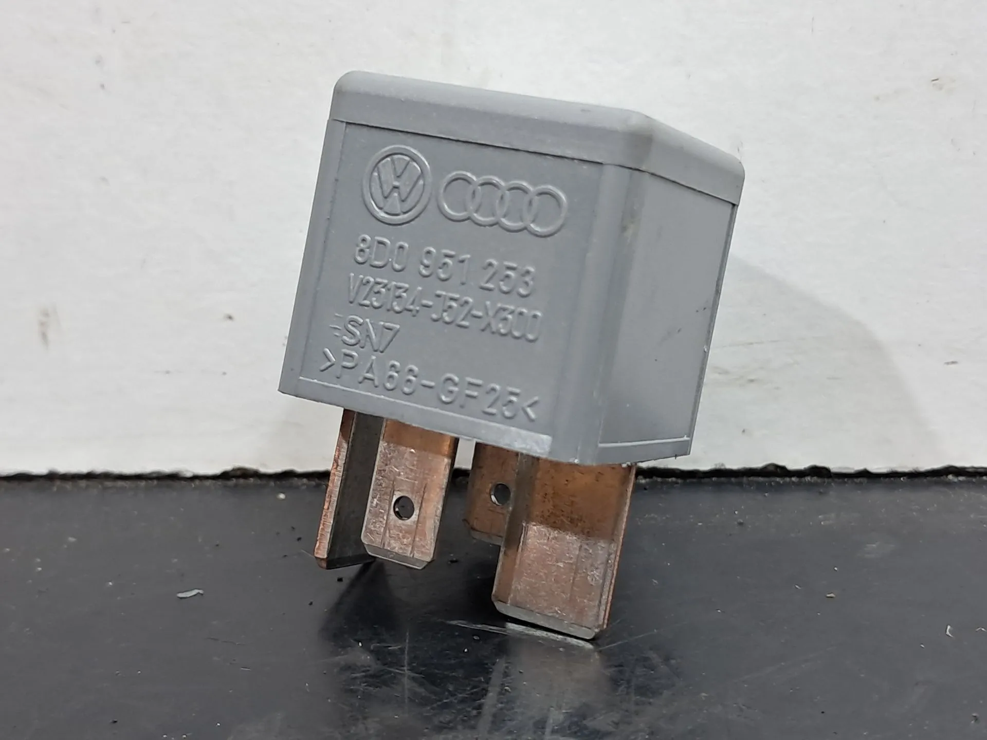 Botão / interruptor electromecânico / relé AUDI A4 Allroad (8KH, B8)
