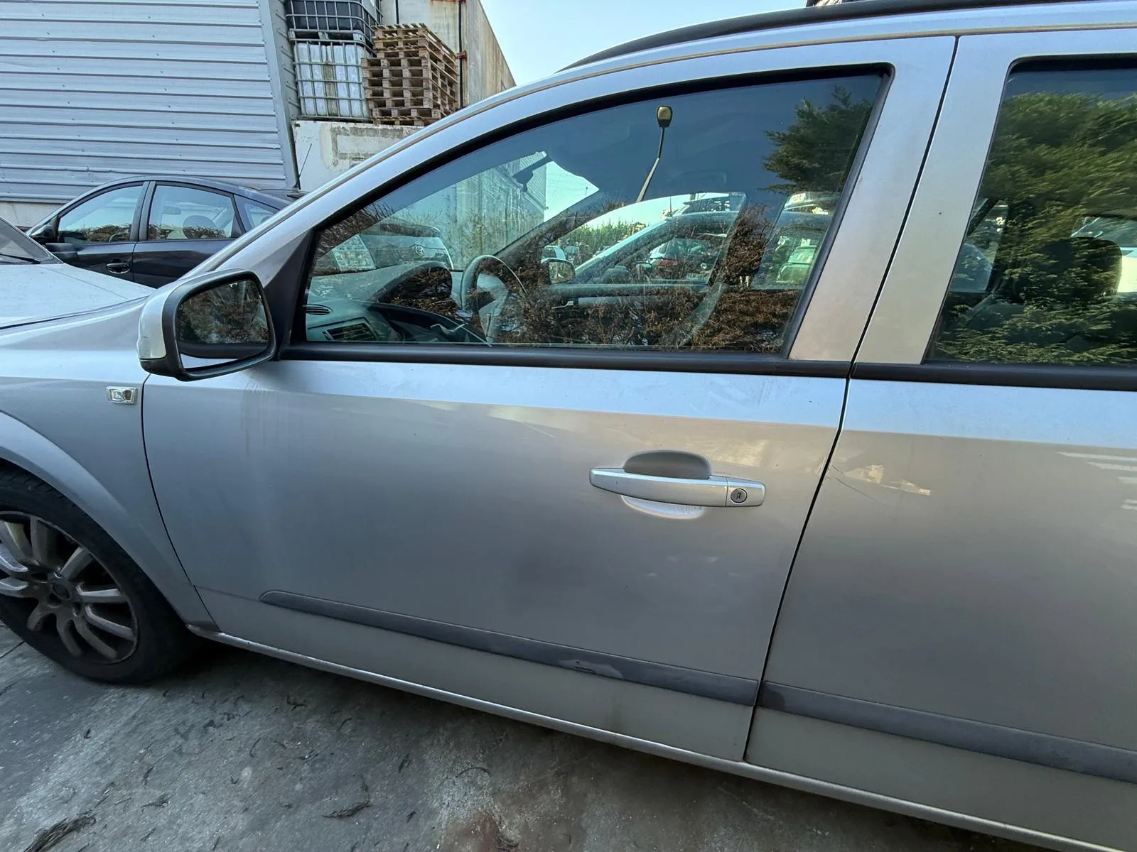 Left front Door OPEL Astra H Caravan (L35) Imagem-1