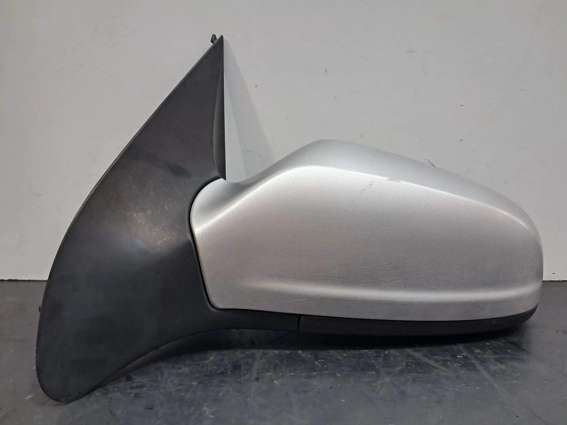 Left mirror OPEL Astra H Caravan (L35)