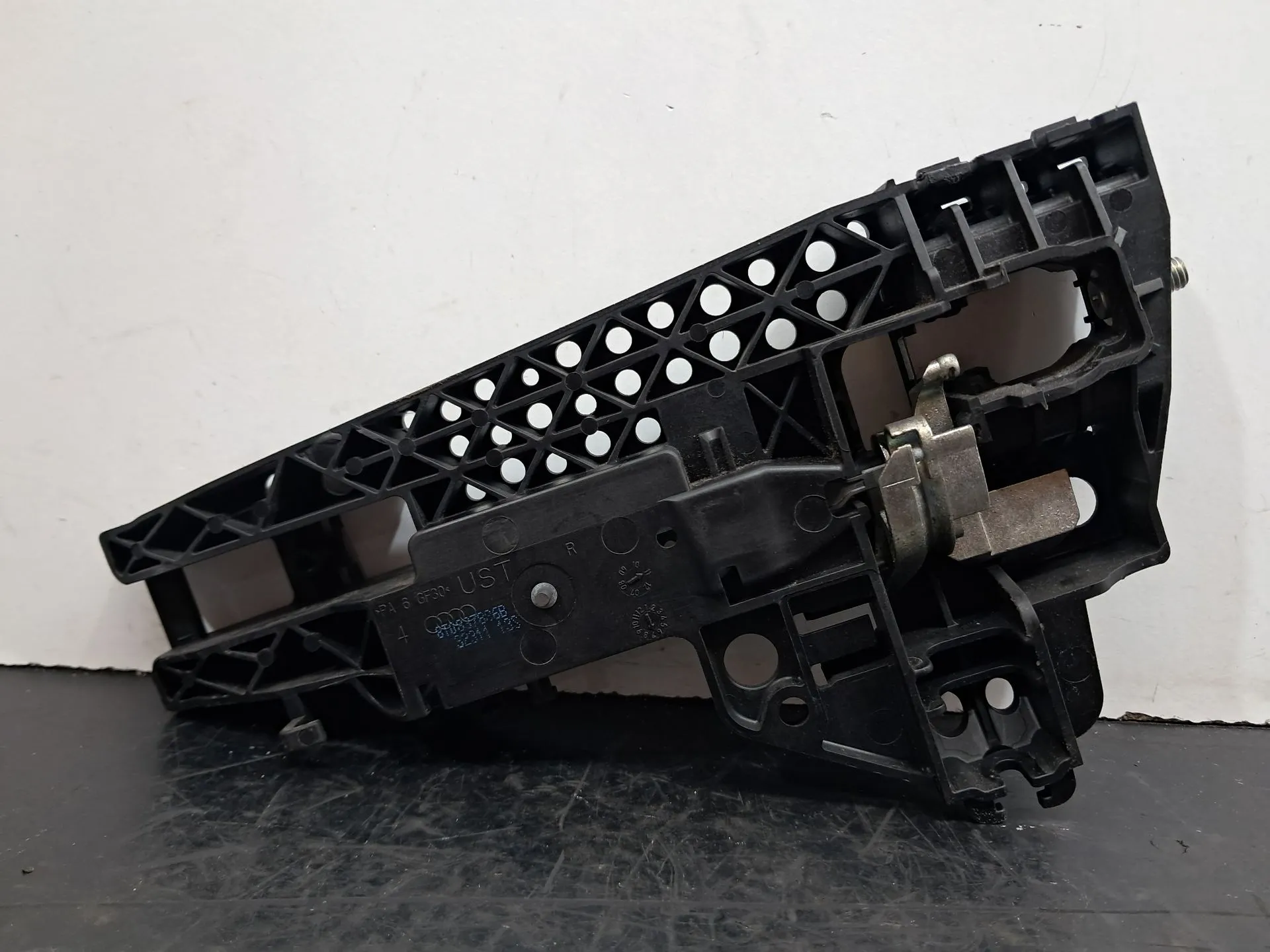 Suporte puxador porta trás direito AUDI A4 Allroad (8KH, B8) Imagem-2