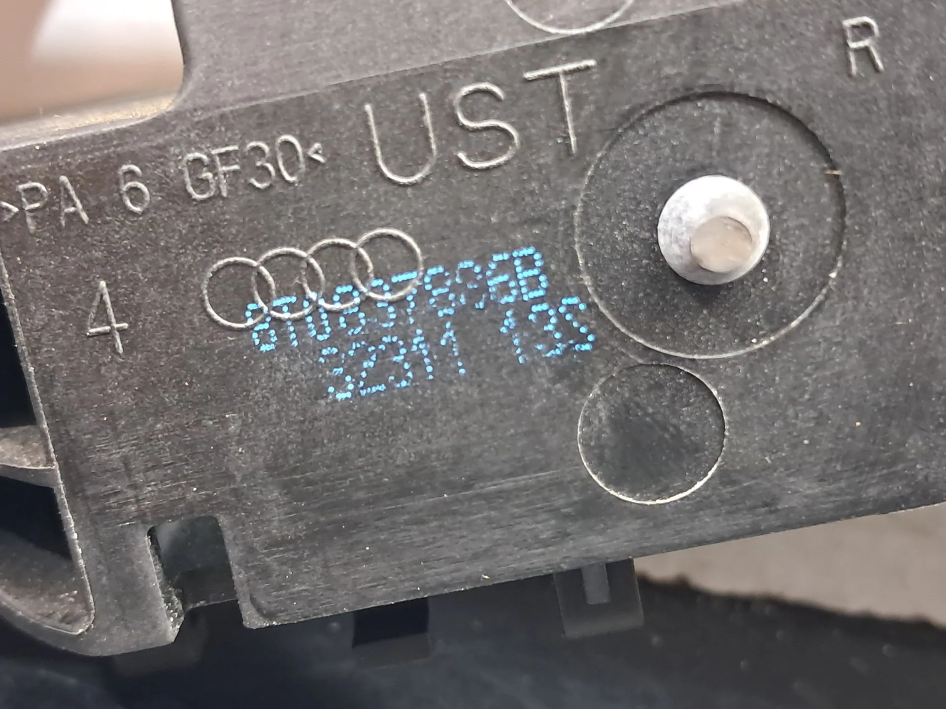 Suporte puxador porta trás direito AUDI A4 Allroad (8KH, B8) Imagem-3