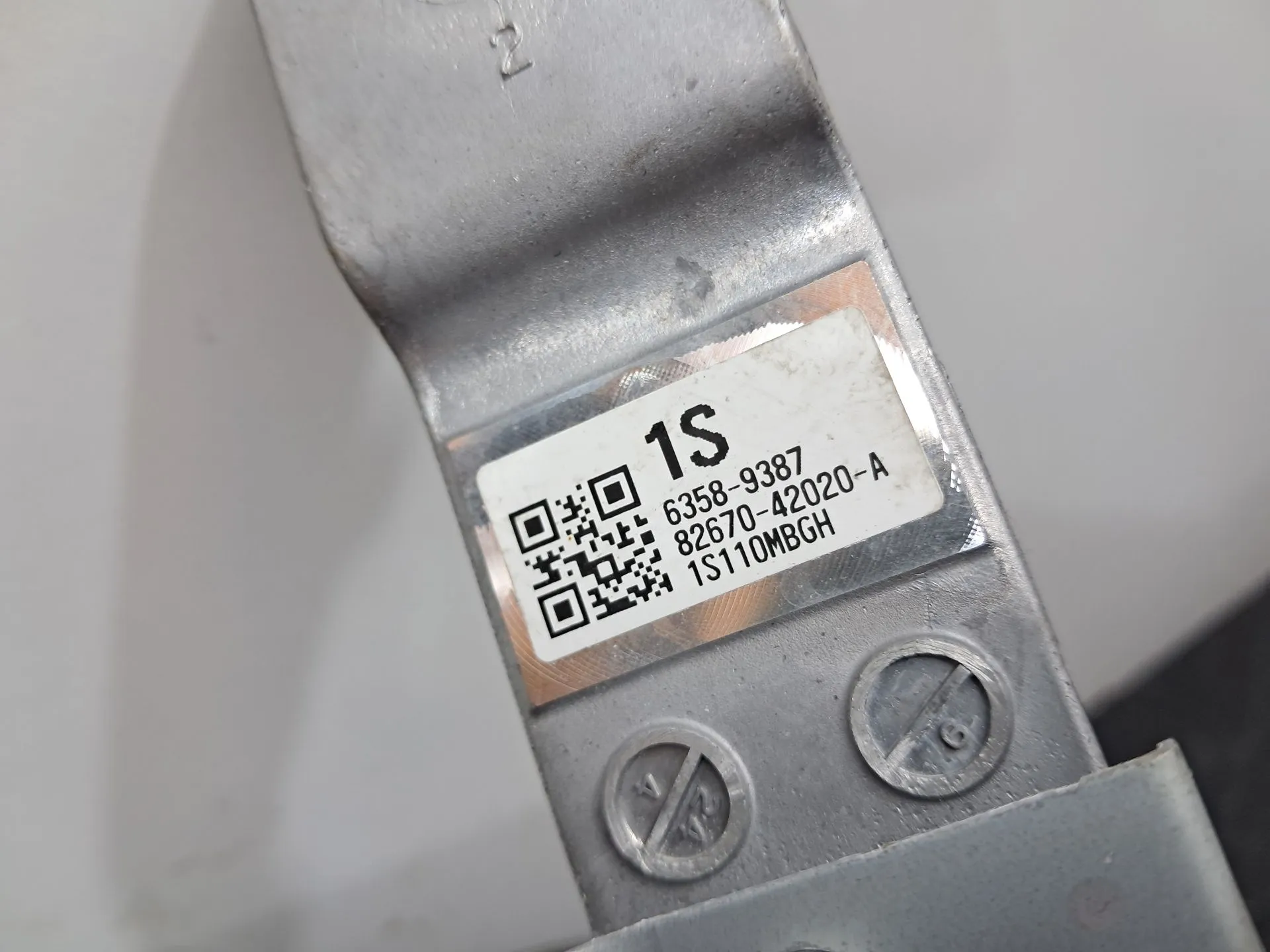 Caixa fusíveis da bateria TOYOTA RAV4 V (_A5_, _H5_) Imagem-1