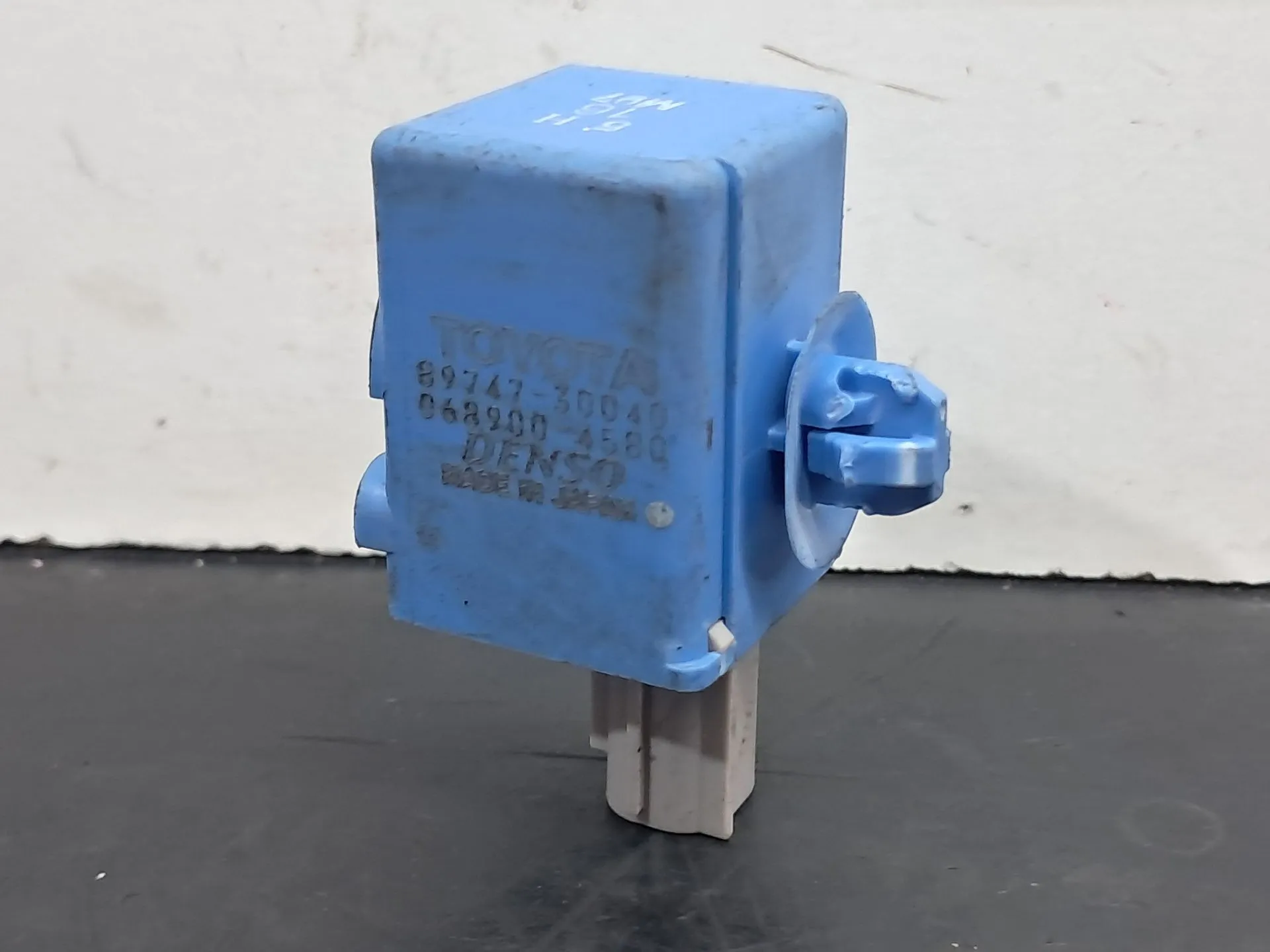 Botão / interruptor electromecânico / relé TOYOTA RAV4 V (_A5_, _H5_)