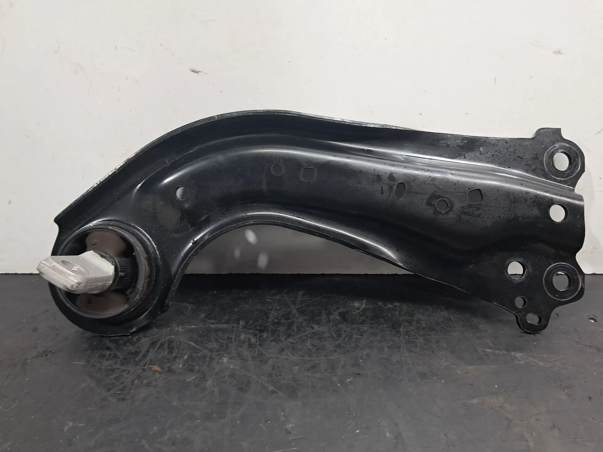 Braço de suspensão trás esquerdo TOYOTA RAV4 V (_A5_, _H5_) Imagem-1