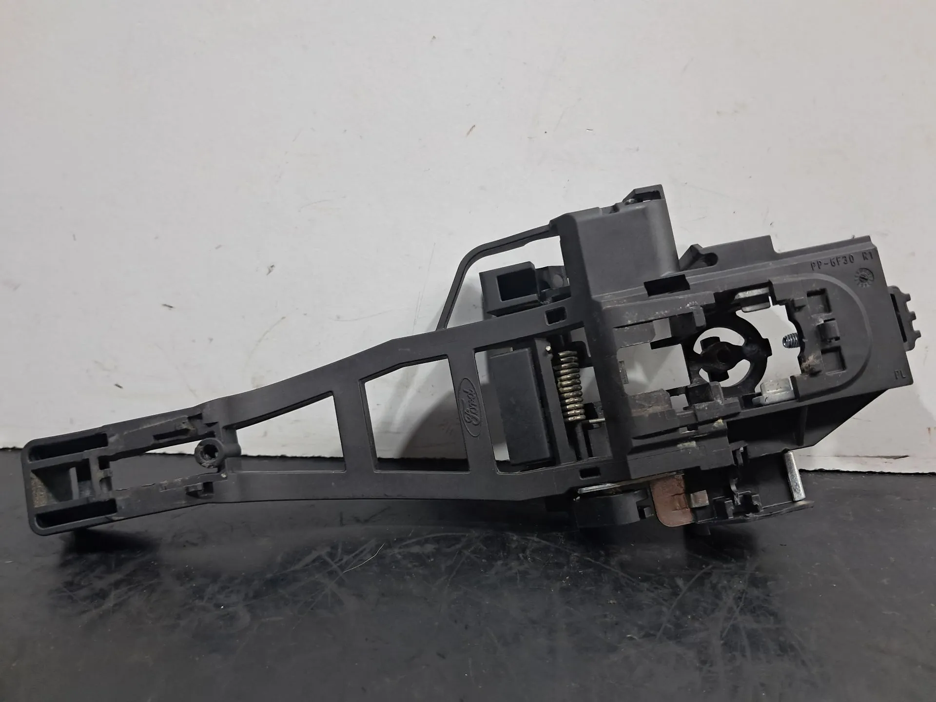 Soporte Manija puerta Delantera Derecha FORD Focus III Imagem-1