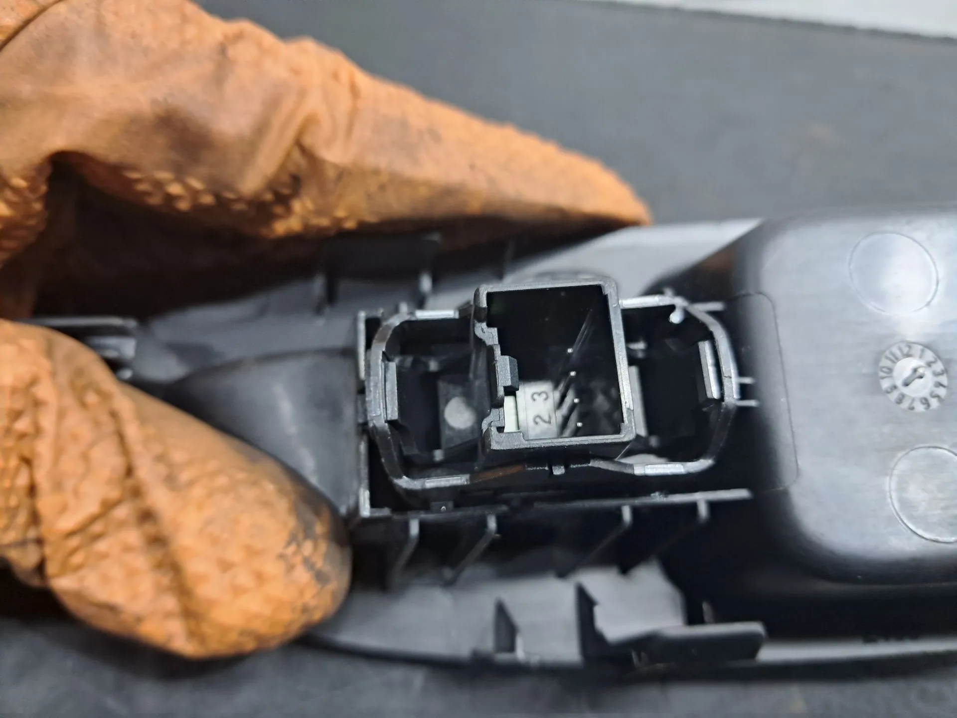 Mando / interruptor elevalunas delantero derecho FORD Focus III Imagem-5