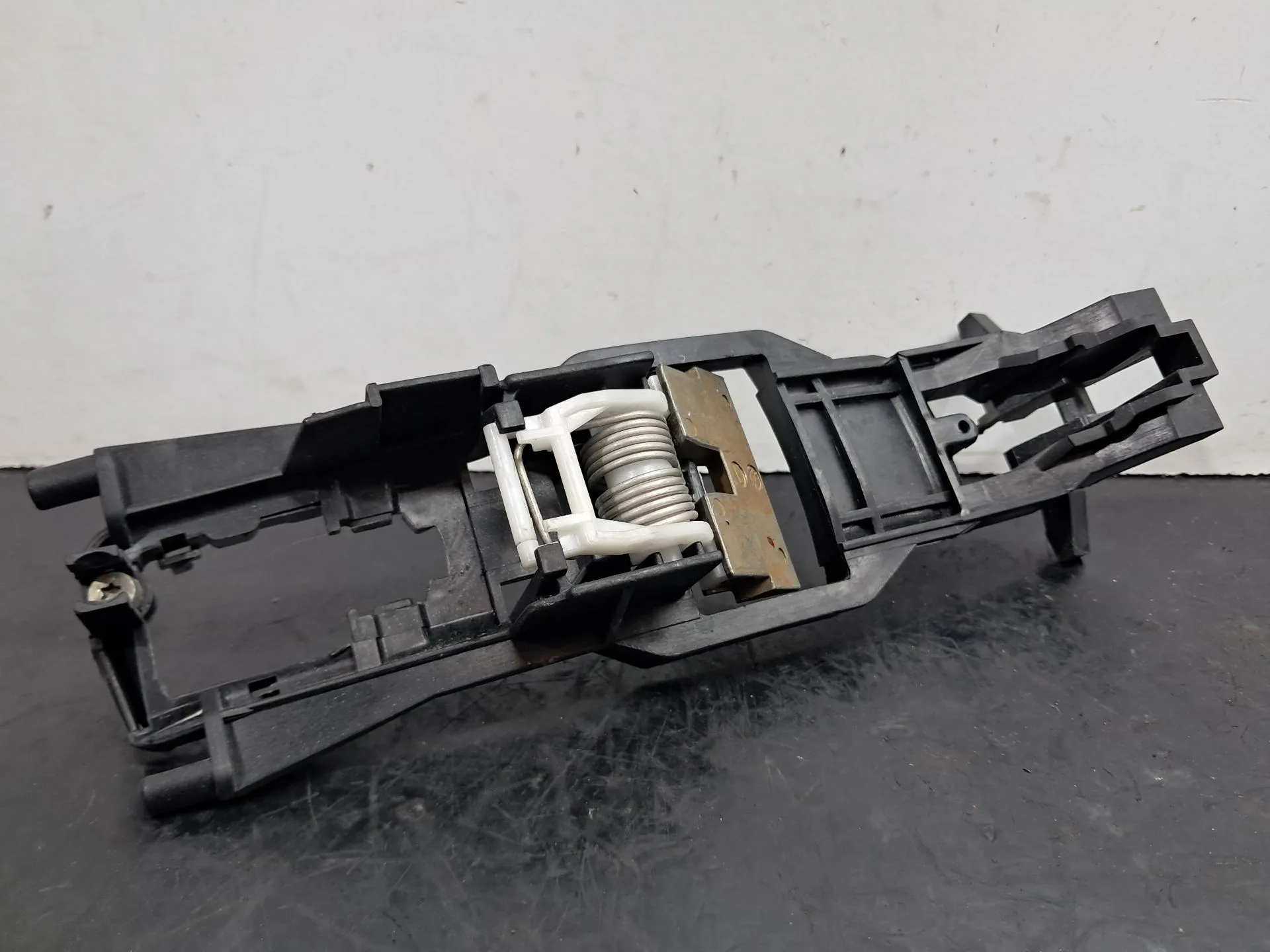 Soporte Manija puerta Delantera Izquierda MERCEDES-BENZ Classe E (W211) Imagem-2