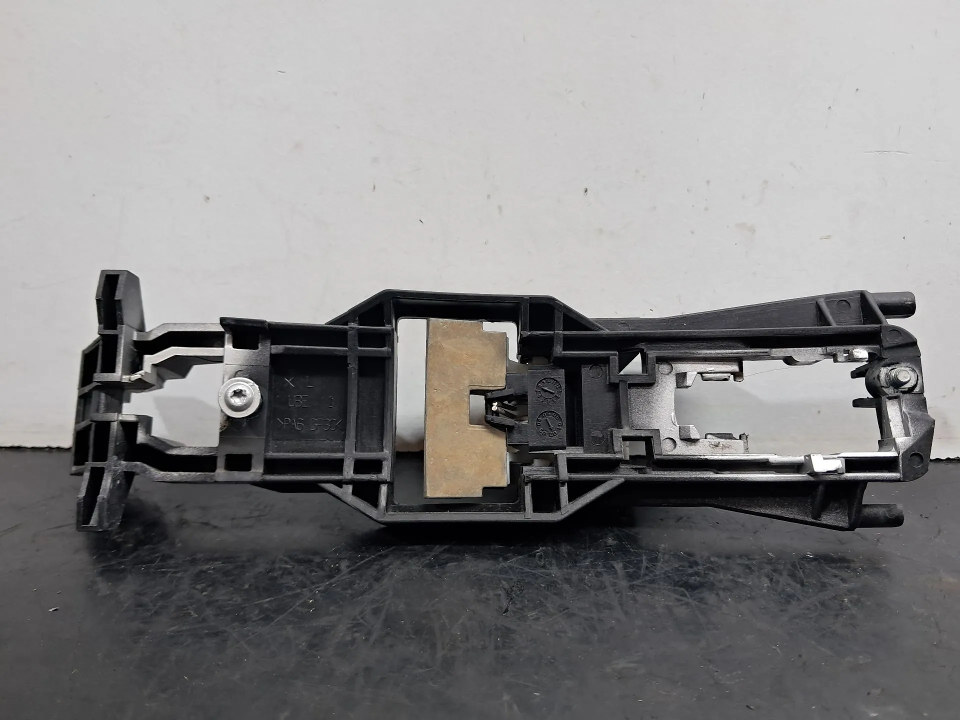 Soporte Manija puerta Delantera Izquierda MERCEDES-BENZ Classe E (W211) Imagem-1