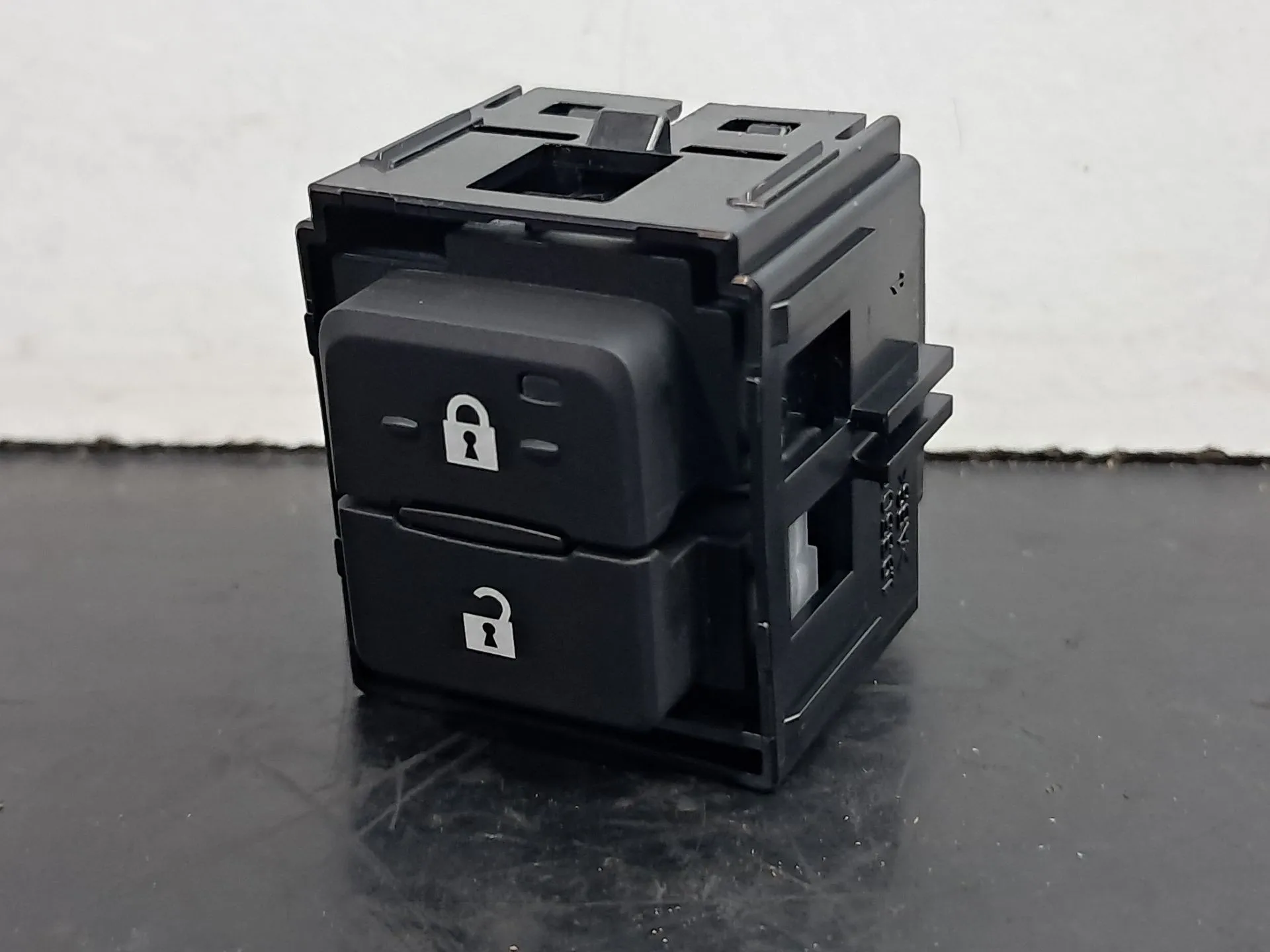 Botão / interruptor trancar portas LEXUS NX II (_A2_, _H2_) | 2021 - 2025