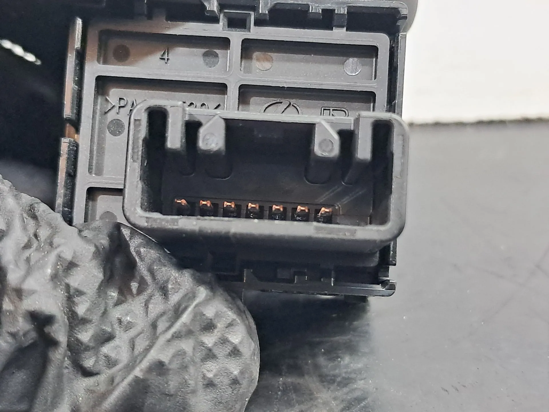 Botão / interruptor trancar portas LEXUS NX II (_A2_, _H2_) Imagem-2