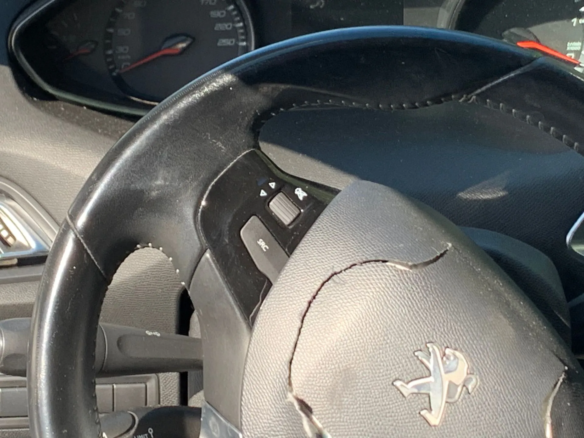 Volante PEUGEOT 308 II Imagem-1