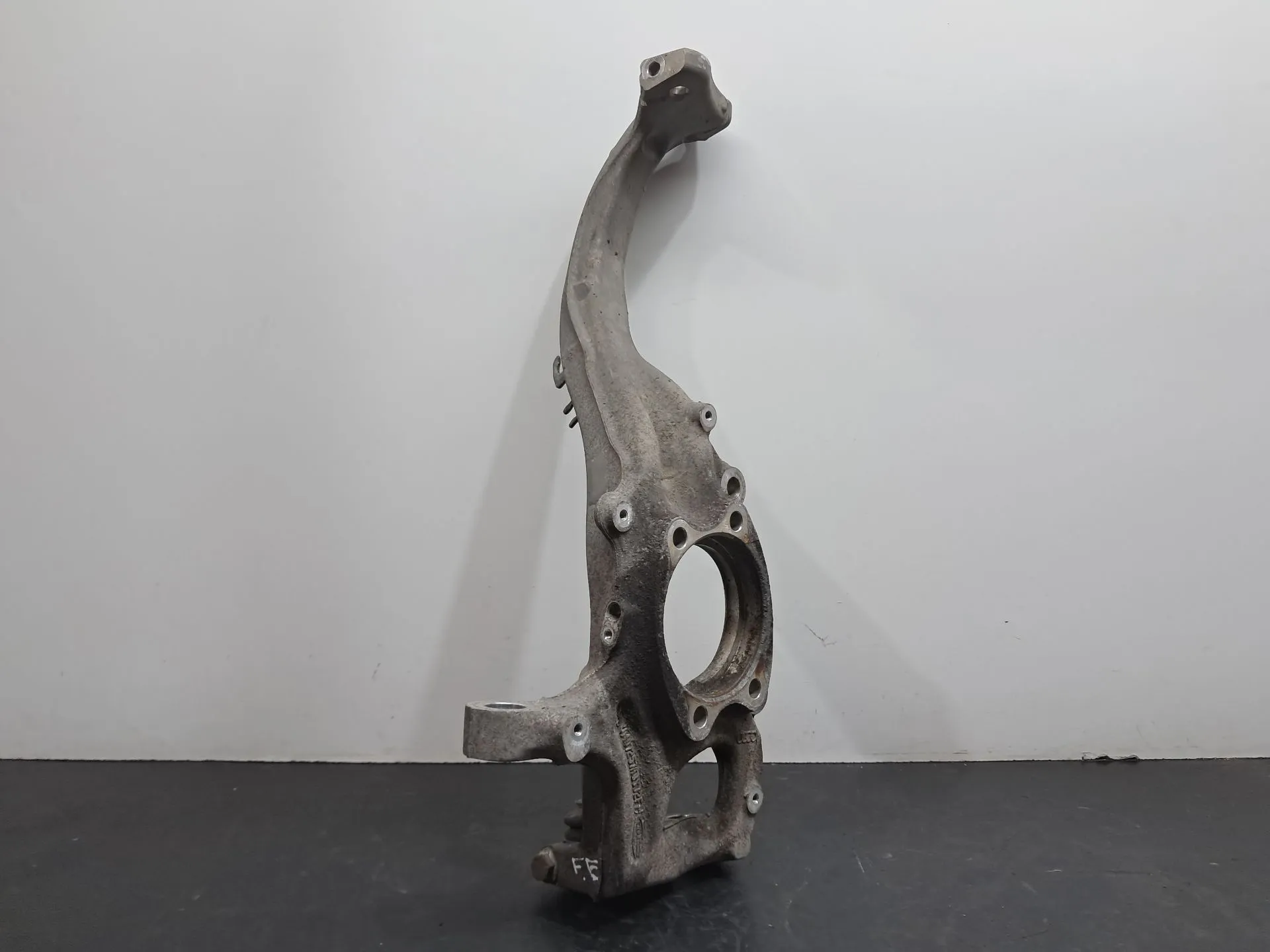 Left front steering knuckle AUDI A4 Allroad (8KH, B8) | 2009 - 2017