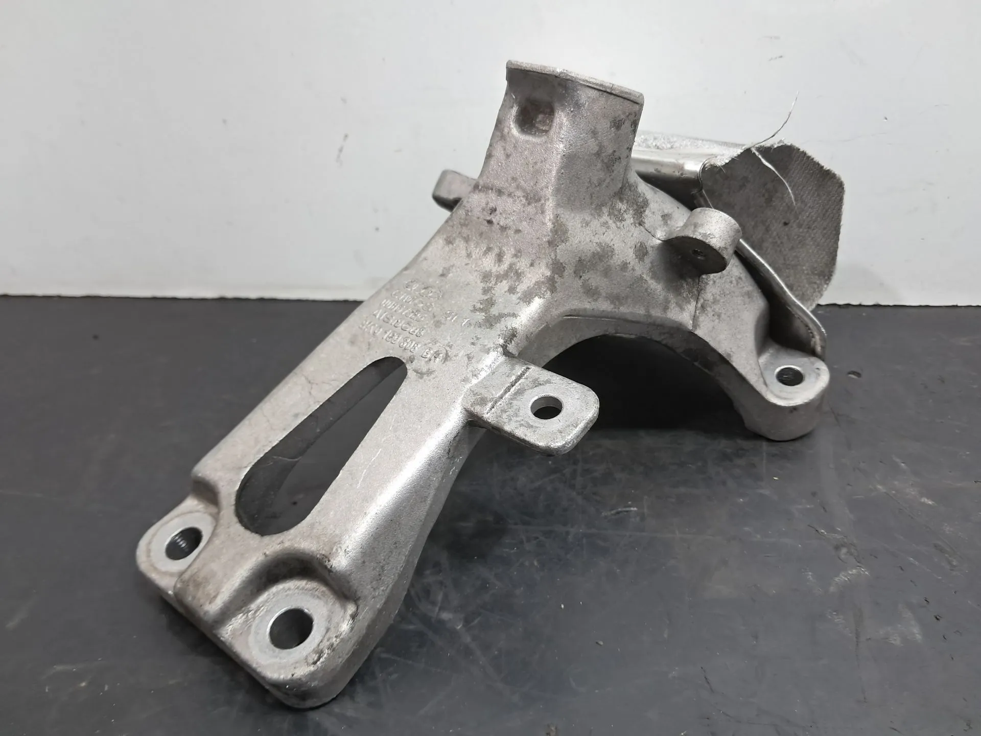 Supporto generico AUDI A4 Allroad (8KH, B8)