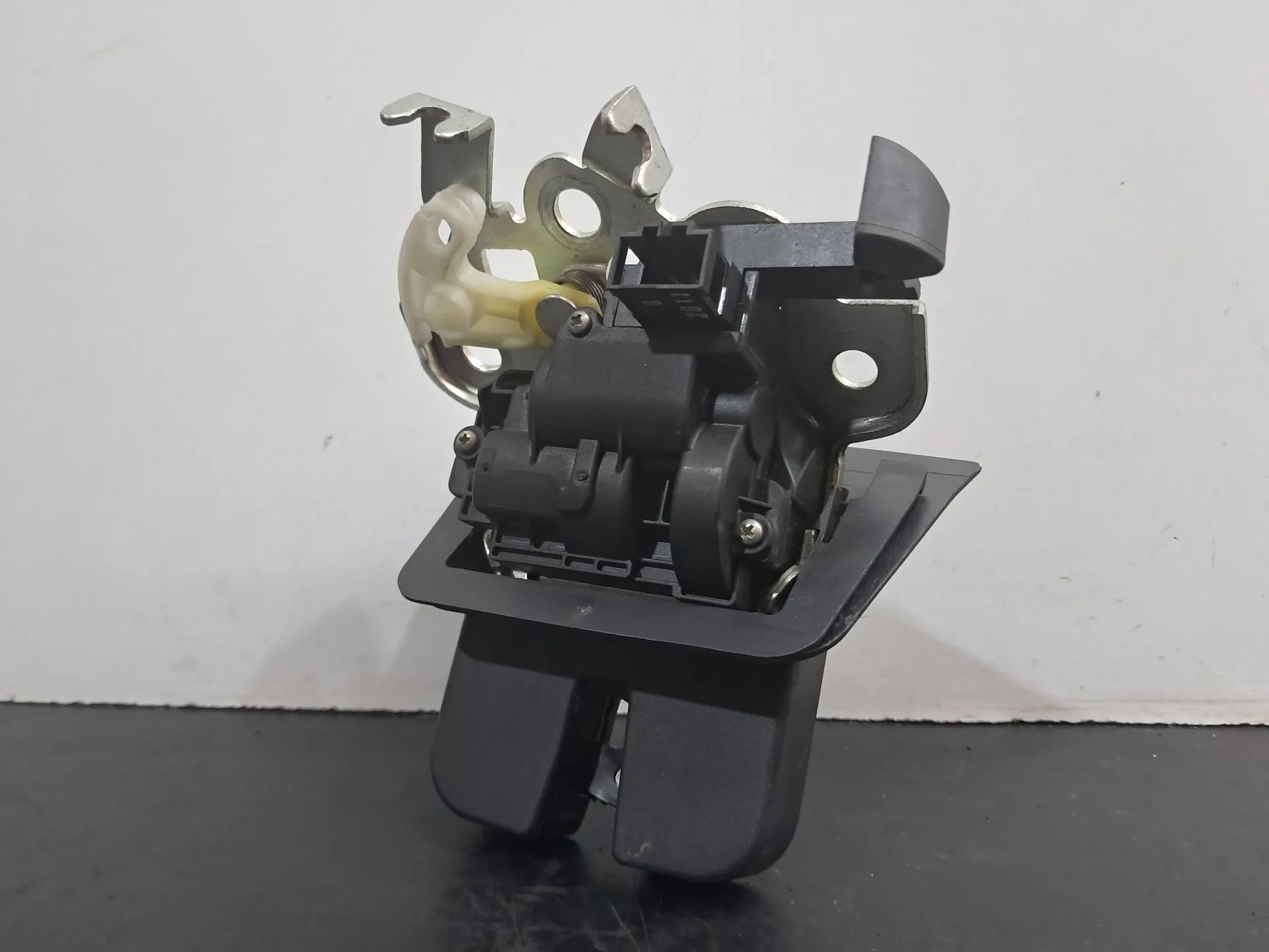 Fechadura / fecho da mala AUDI A4 Allroad (8KH, B8)
