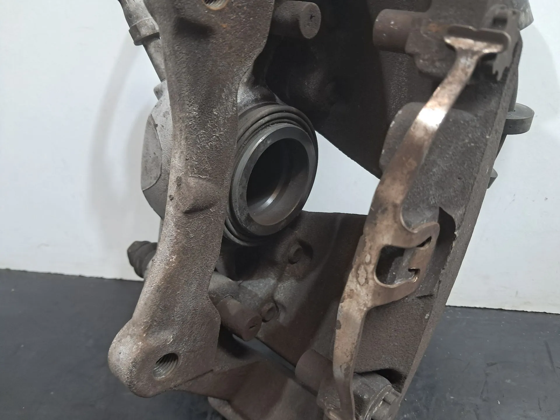 Étrier de frein avant gauche AUDI A4 Allroad (8KH, B8) Imagem-3