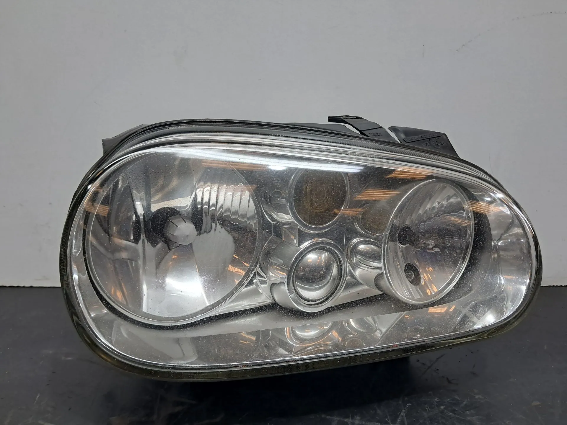 Óptica / faro Derecho VOLKSWAGEN Golf IV (1J1) | 1997 - 2008