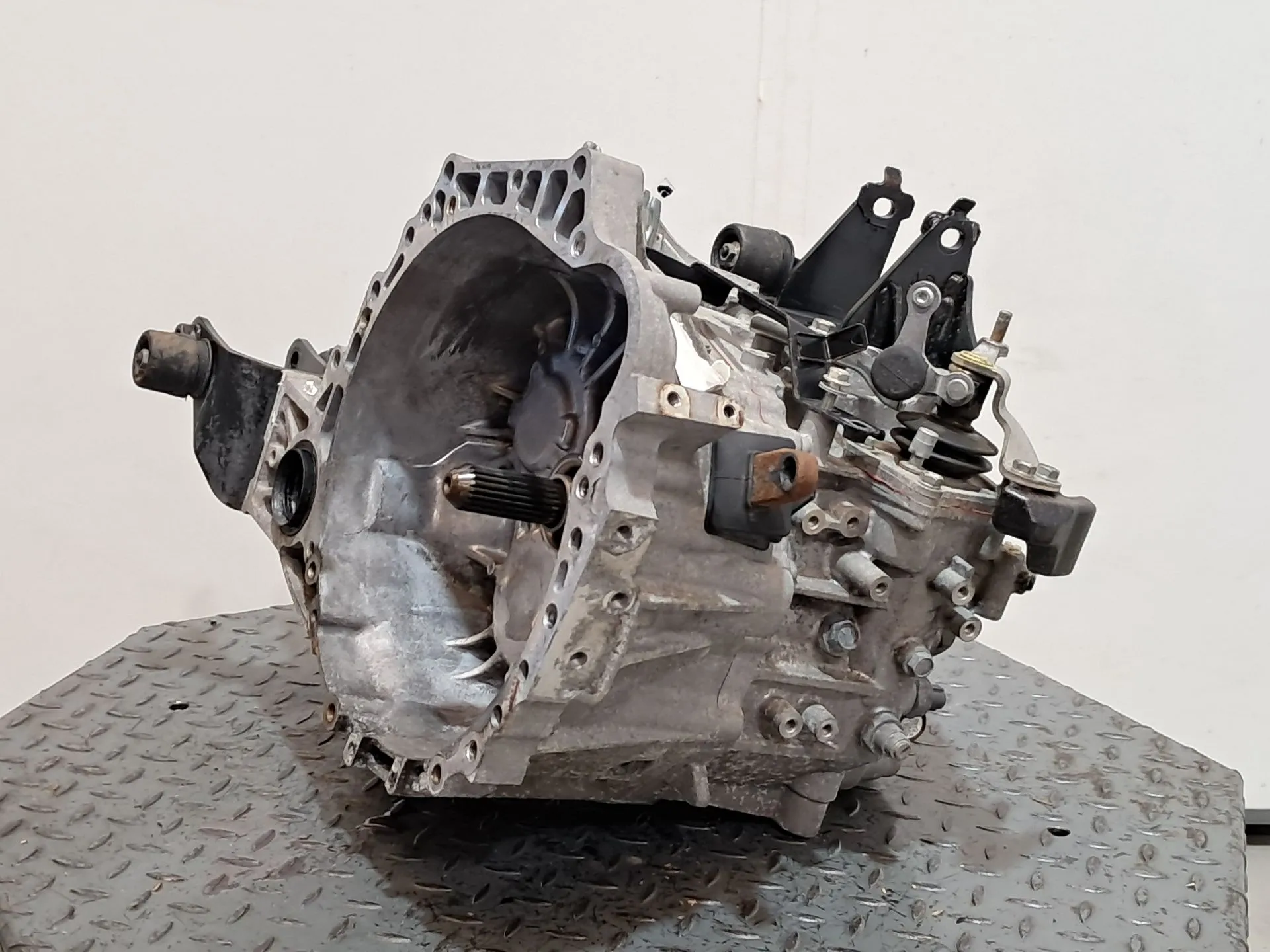 Manual gearbox TOYOTA Avensis Sedan (_T27_) Imagem-1