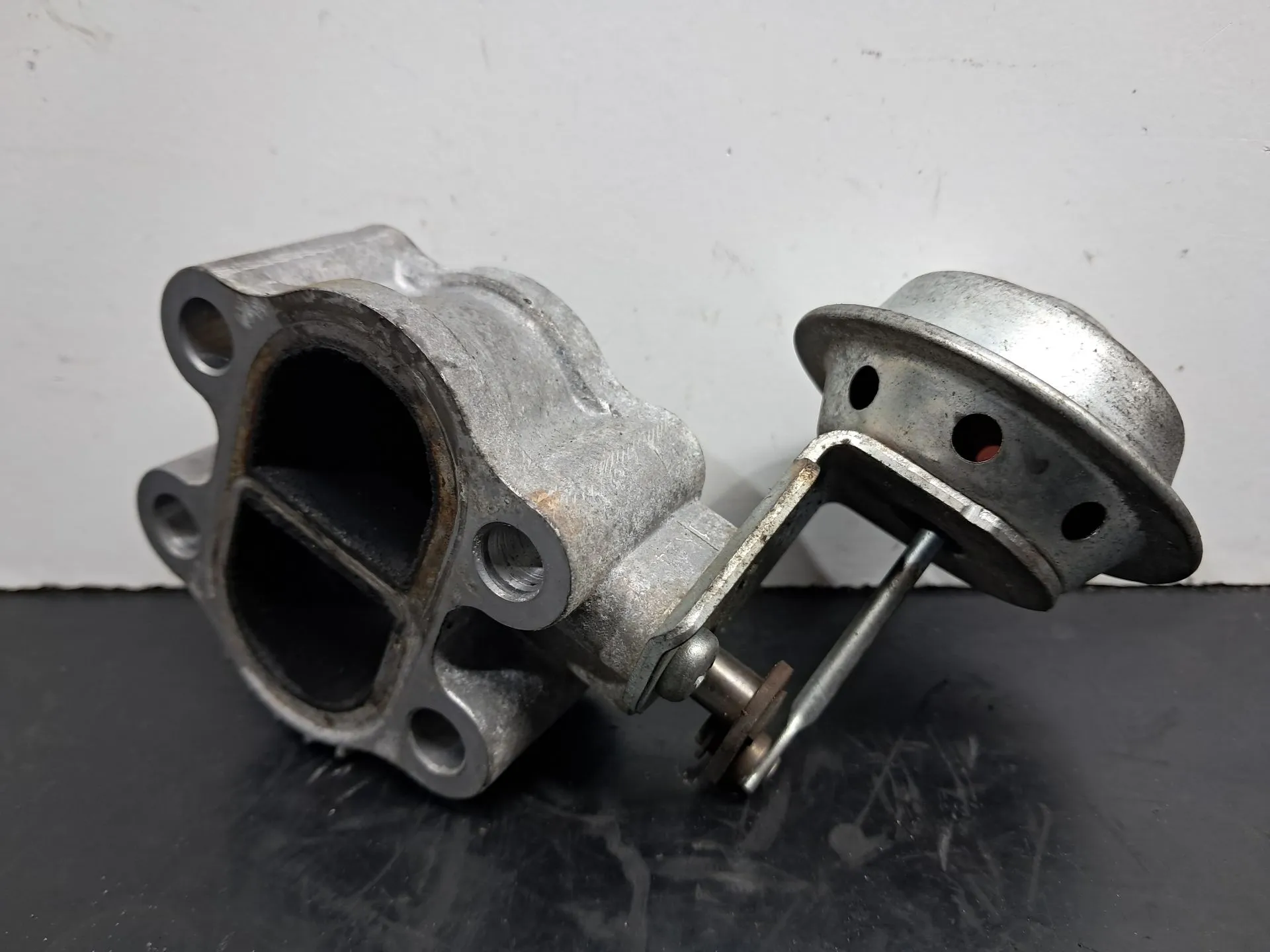 Valve EGR TOYOTA Avensis Sedan (_T27_) Imagem-2