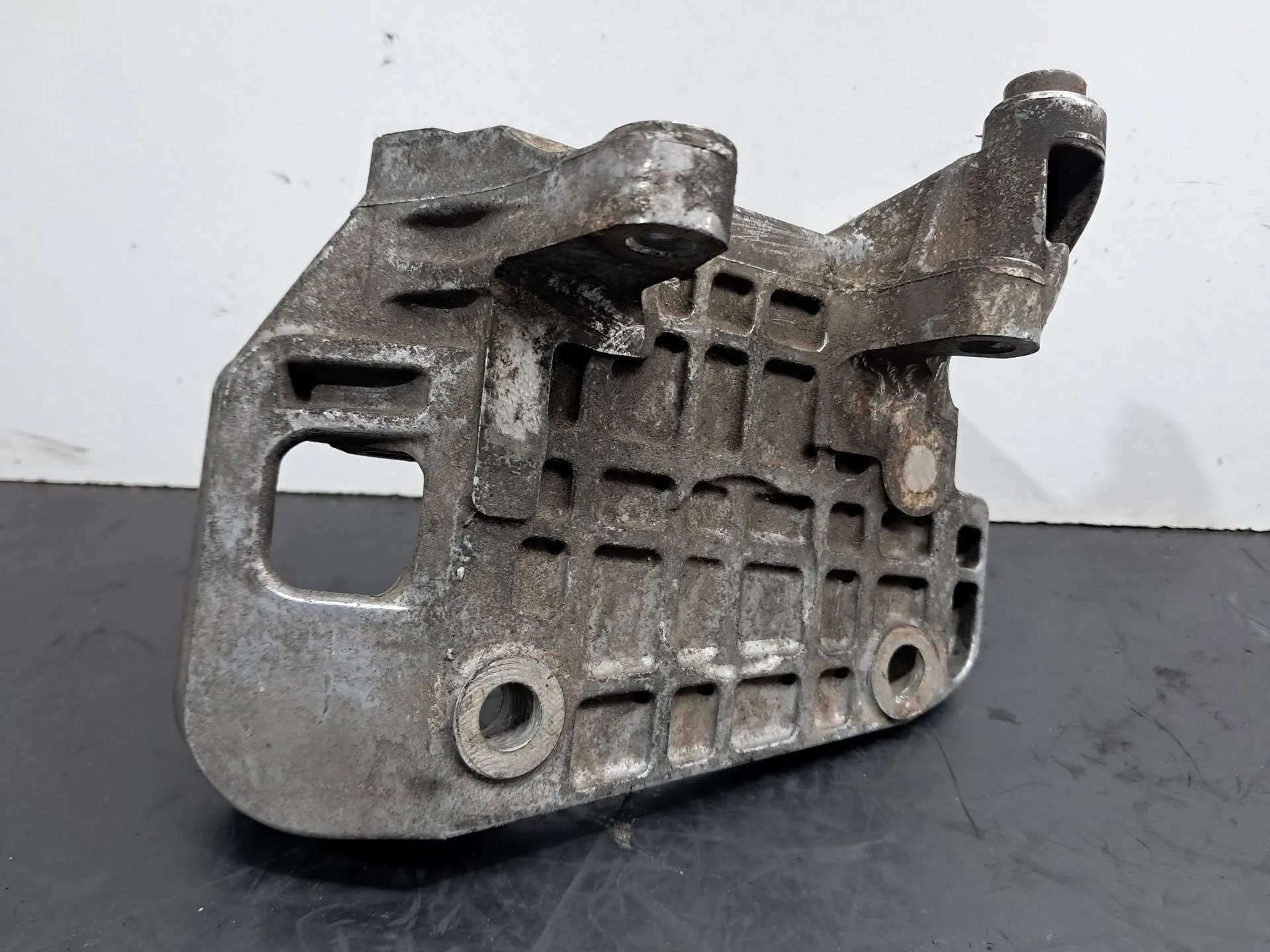 Suporte do alternador PORSCHE Panamera (970)