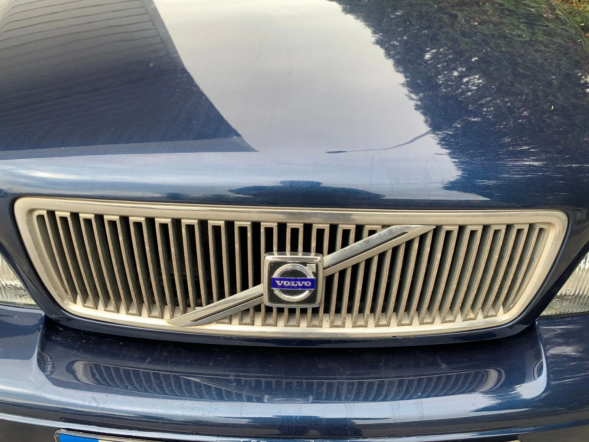Rejilla delantera VOLVO V70 I (LV)