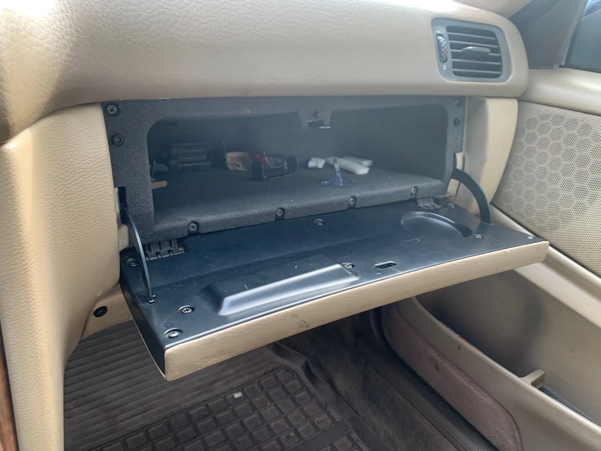 Porta luvas VOLVO V70 I (LV) Imagem-1