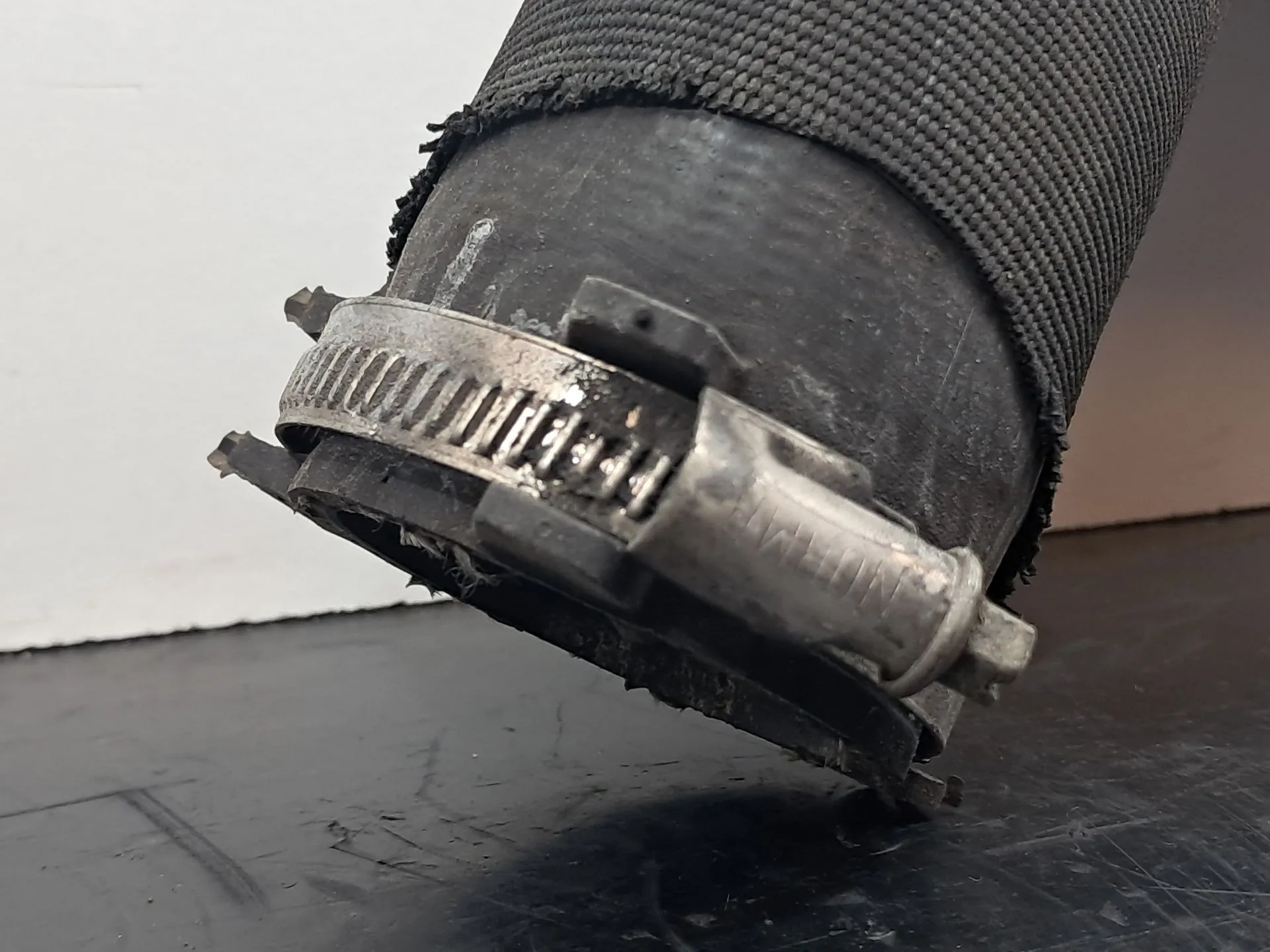Tubo do intercooler AUDI Q5 (8R) Imagem-2