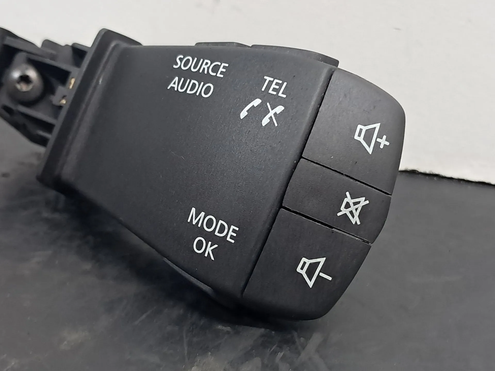 Comando do rádio DACIA Duster (HM_) Imagem-1