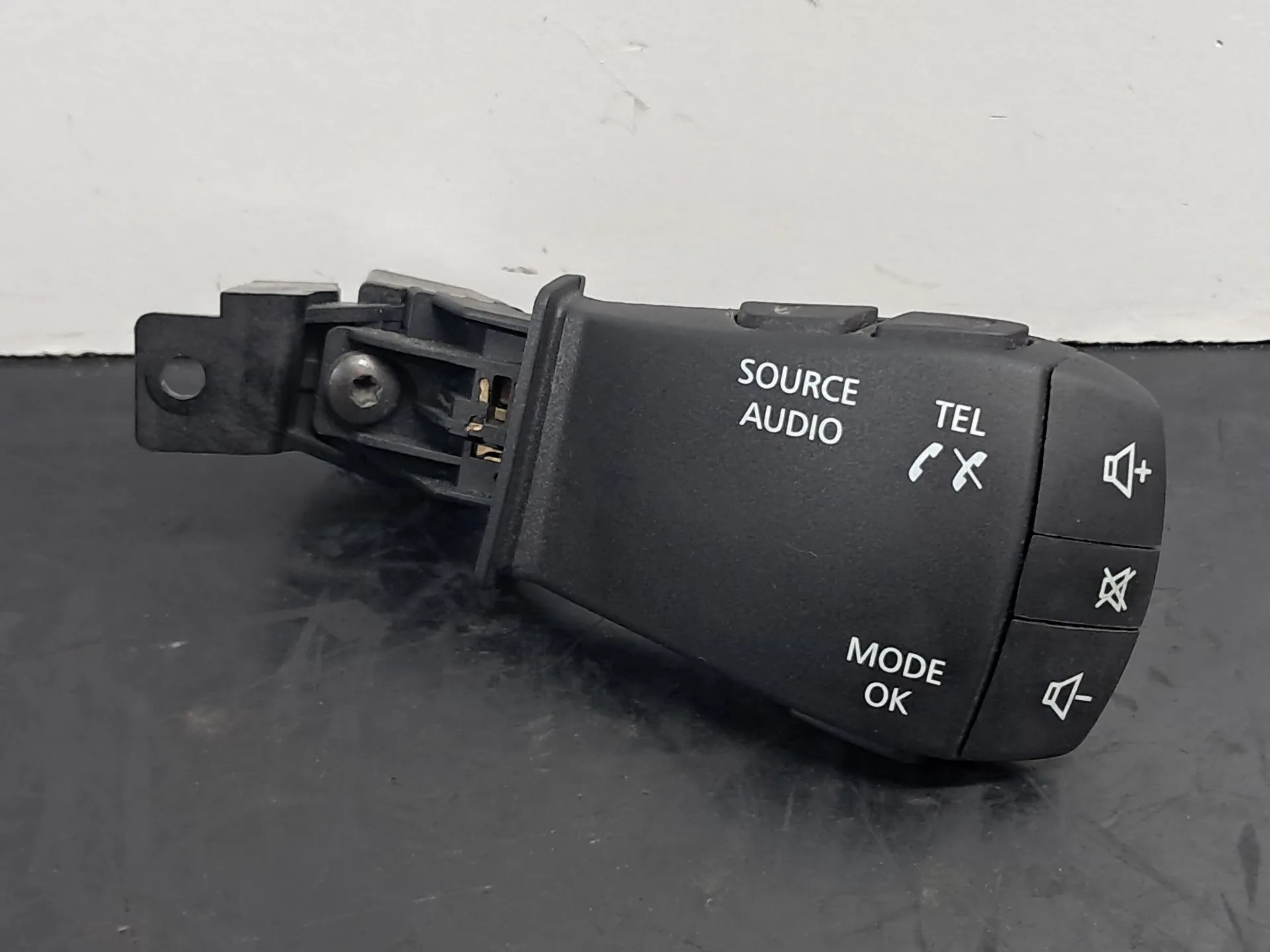 Comando do rádio DACIA Duster (HM_)