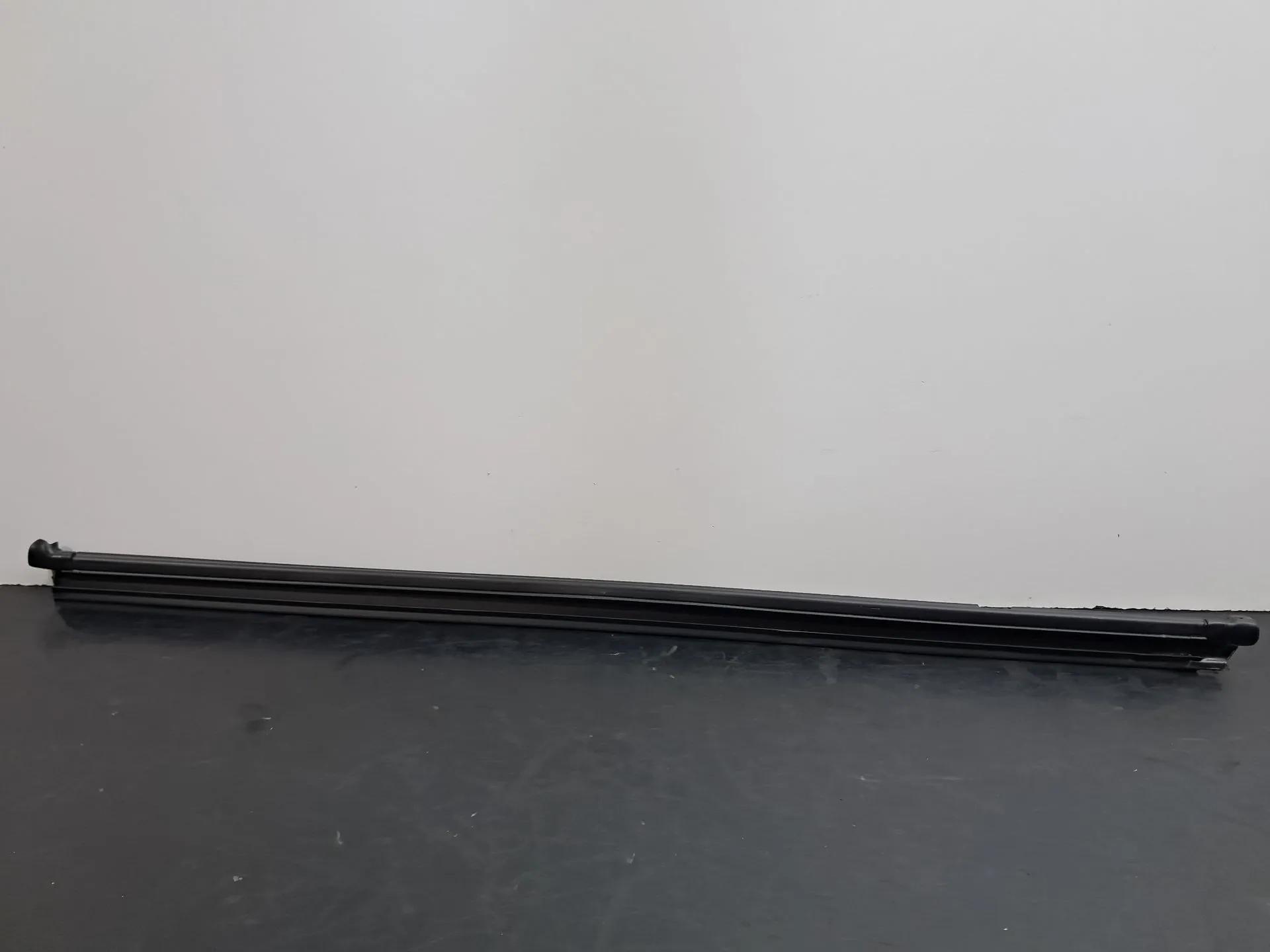 Raspador Vidrio de Puerta Trasera Derecha VOLKSWAGEN Tiguan (AD1, AX1)
