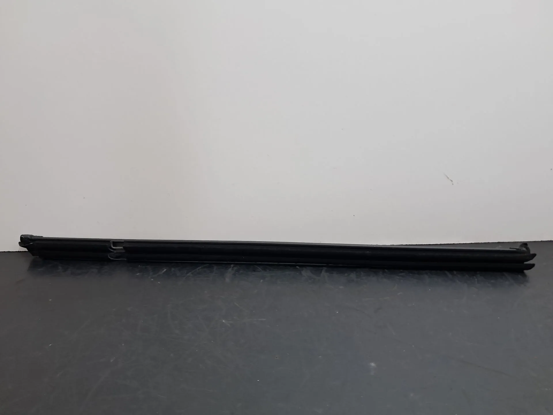 Raspador Vidrio de Puerta Trasera Derecha VOLKSWAGEN Tiguan (AD1, AX1) Imagem-6